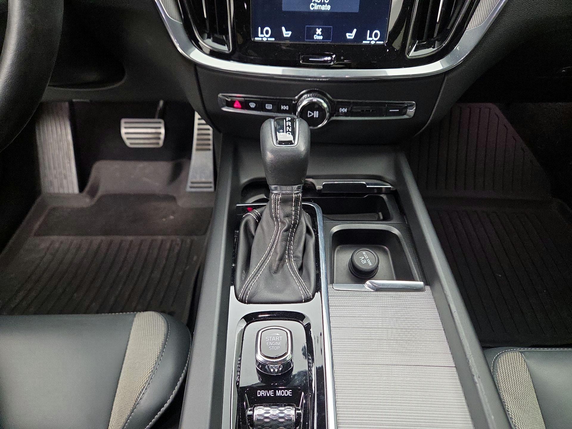 Thumbnail: 2020 Volvo V60 - 18