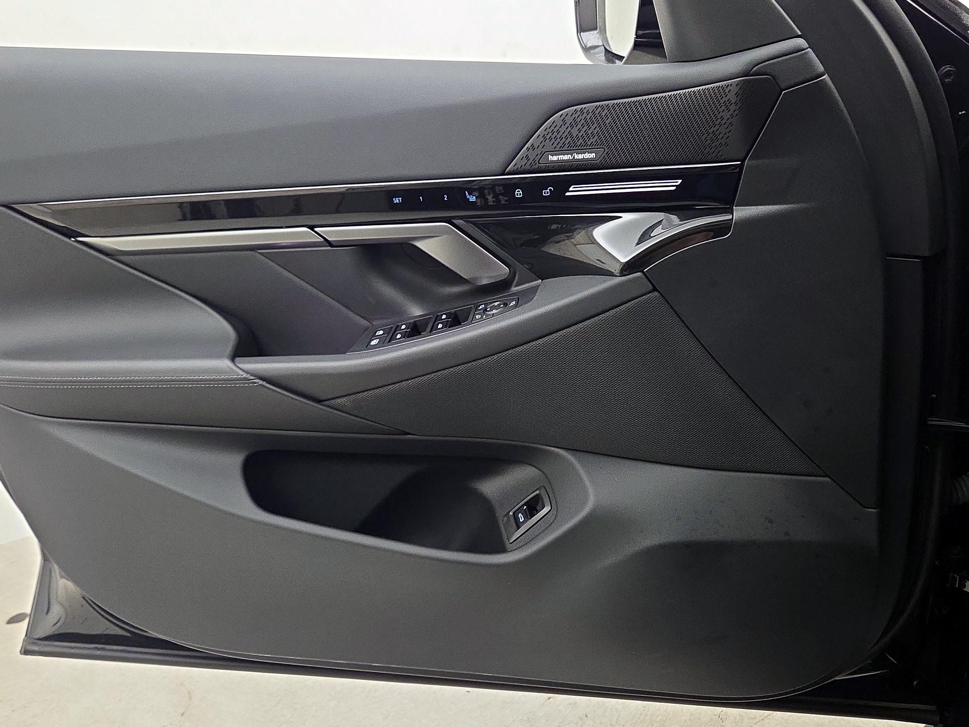 Thumbnail: 2024 BMW 5 Series - 12