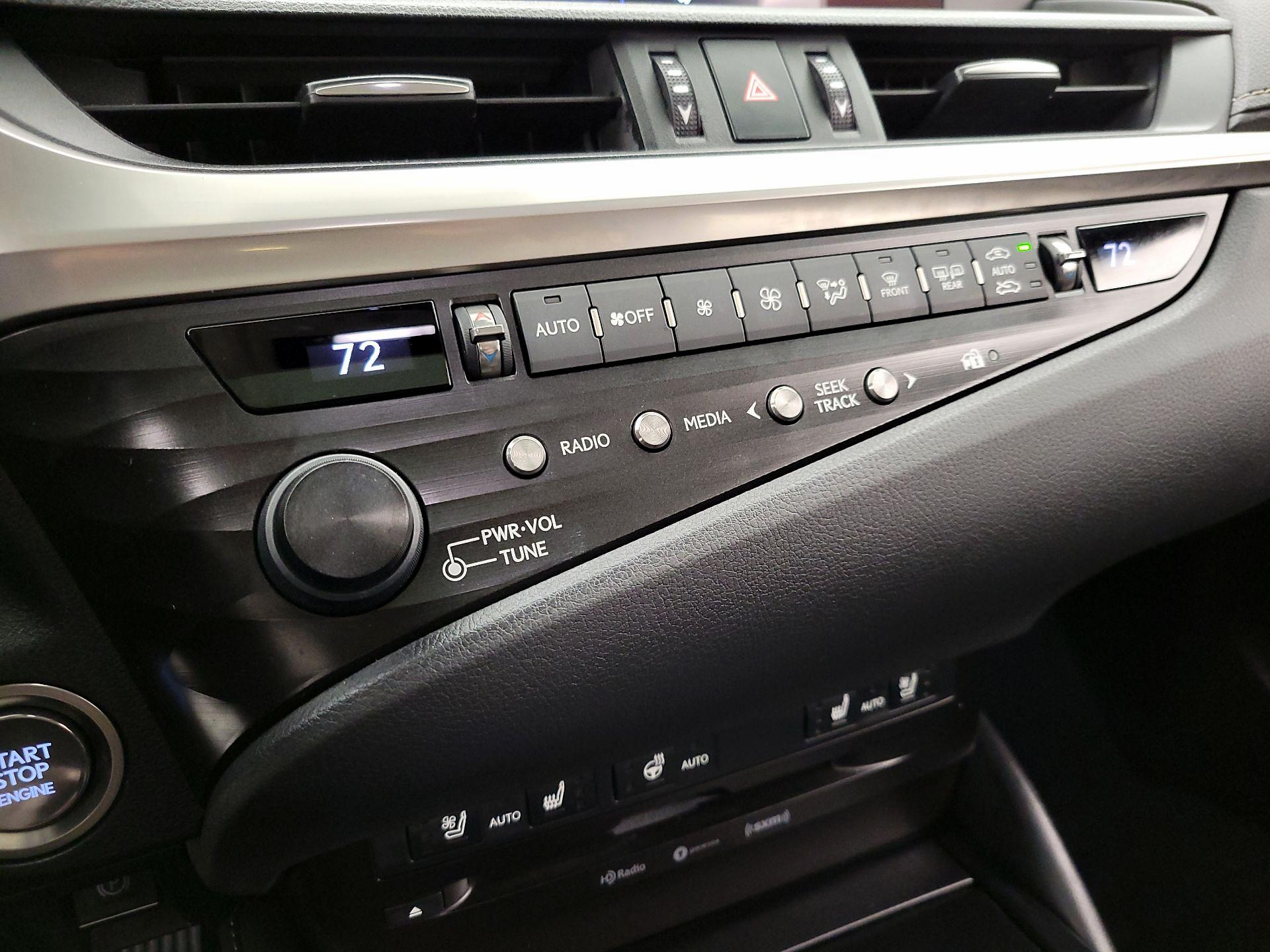 Thumbnail: 2019 Lexus ES - 16