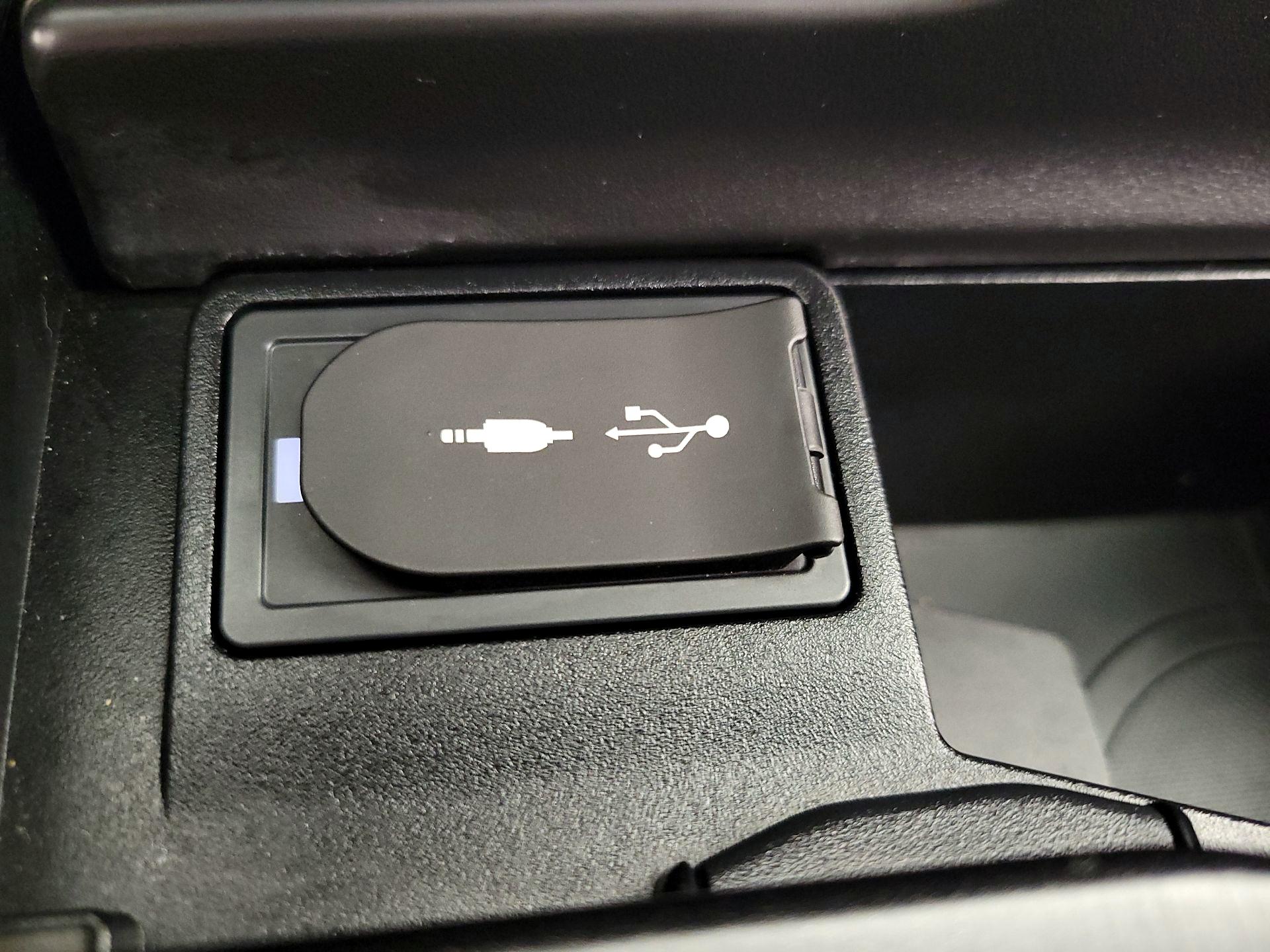 Thumbnail: 2019 Lexus ES - 18