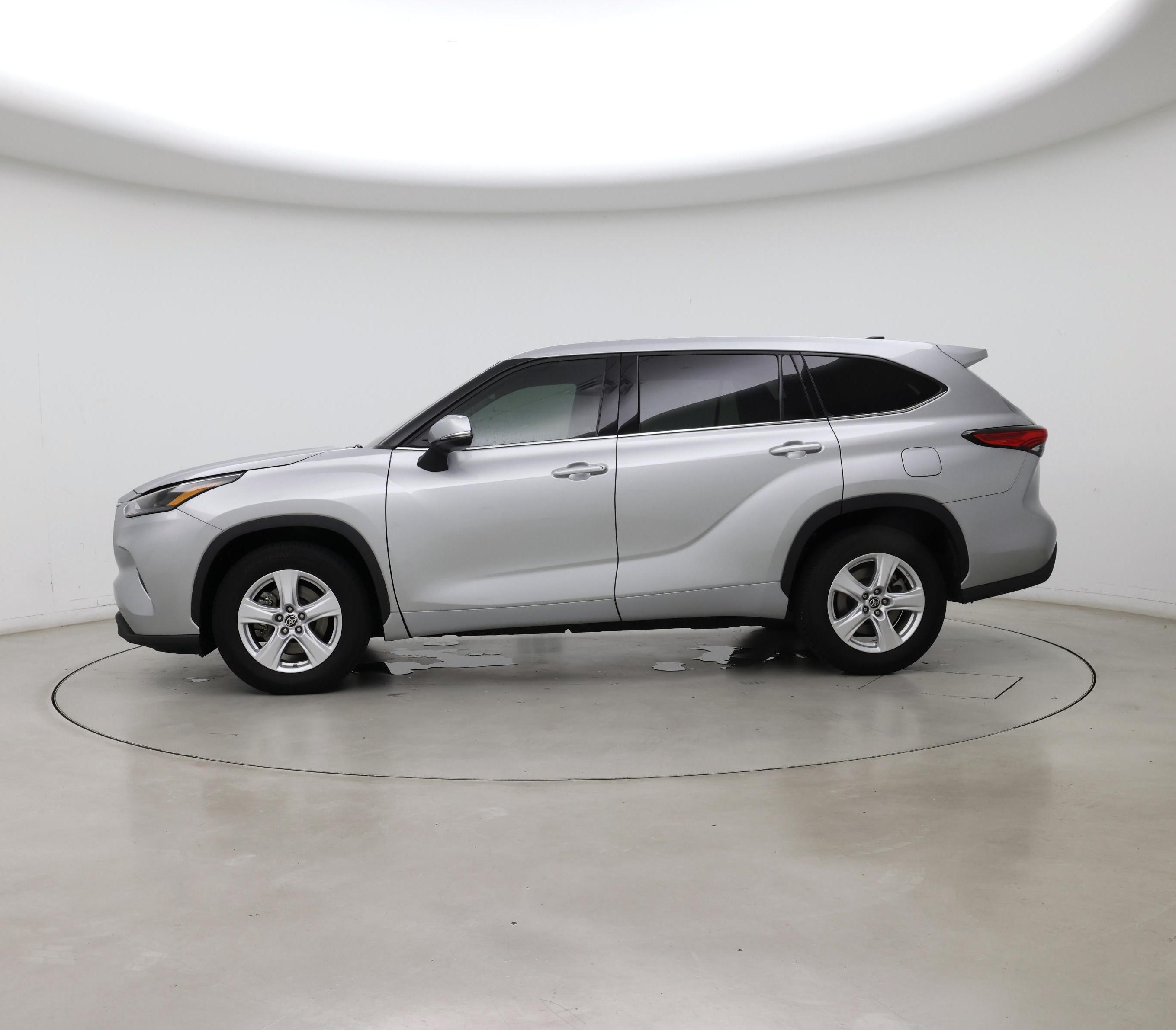 Thumbnail: 2022 Toyota Highlander - 3