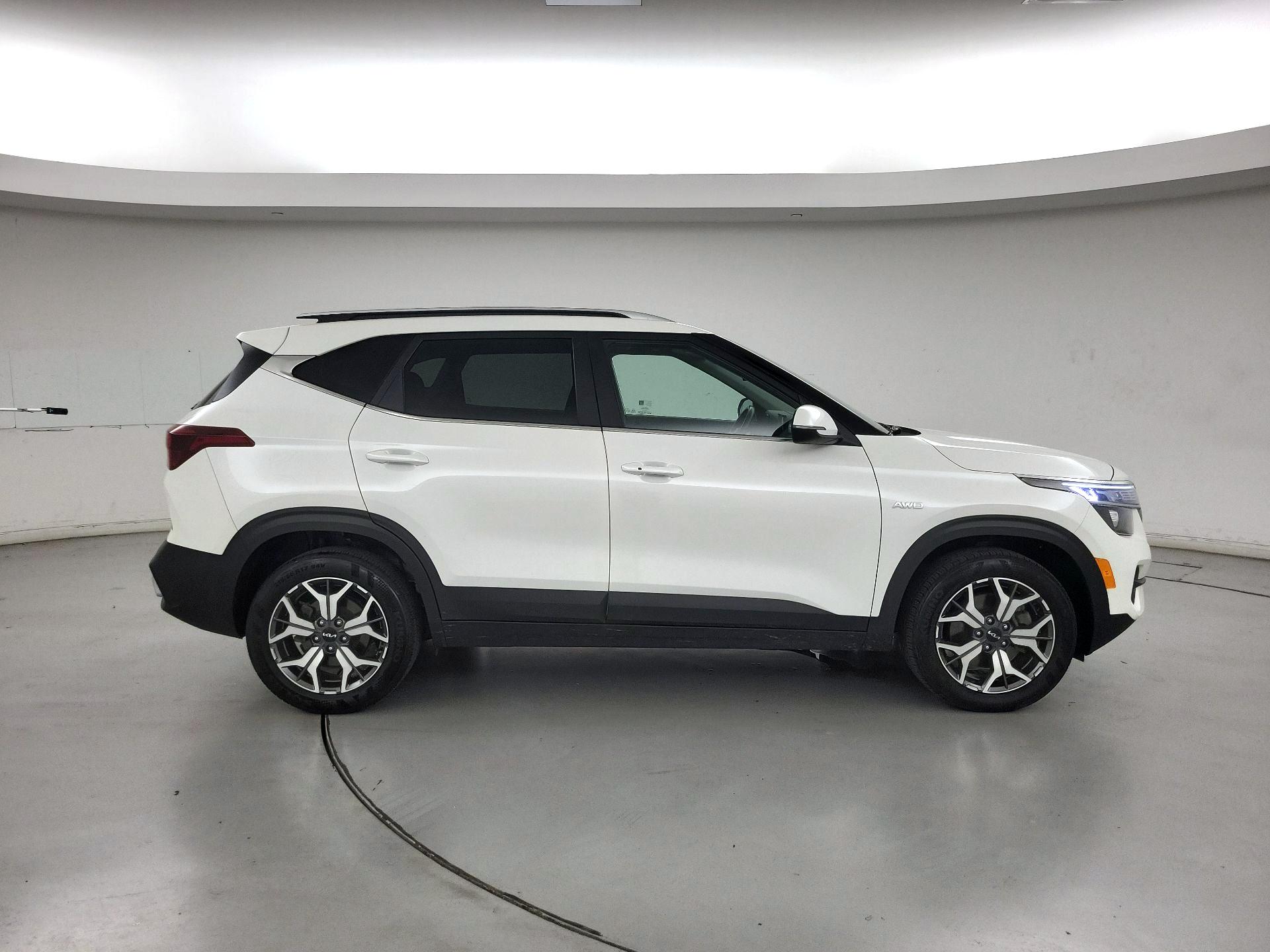 Thumbnail: 2022 Kia Seltos - 4