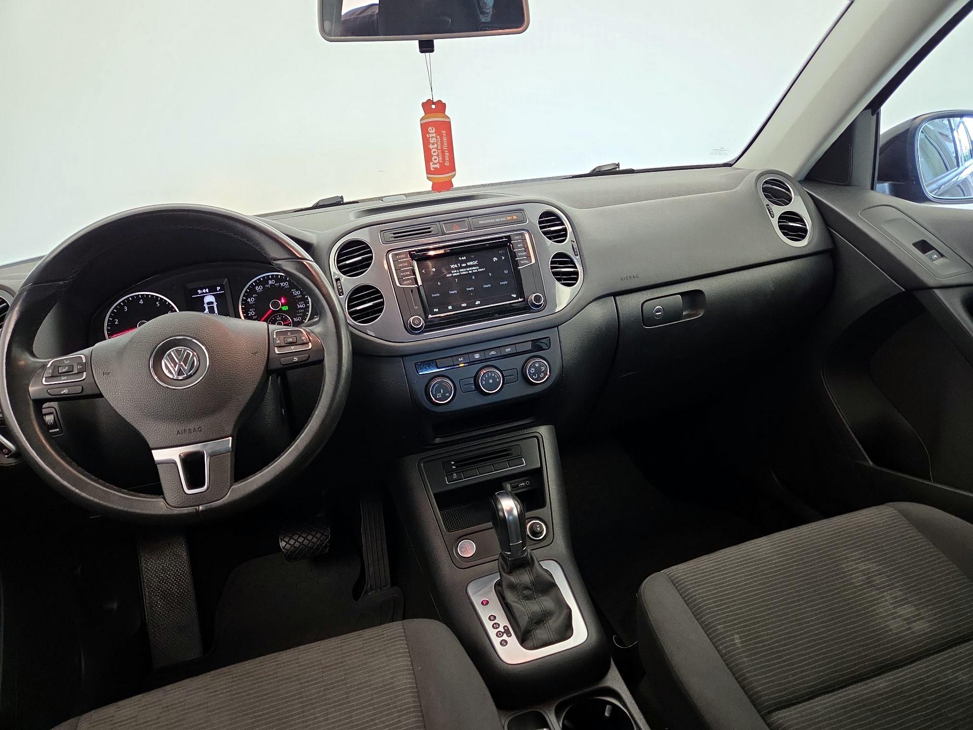 Thumbnail: 2017 Volkswagen Tiguan - 9