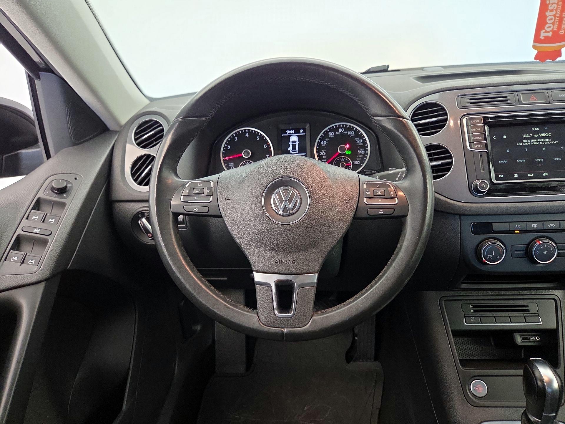 Thumbnail: 2017 Volkswagen Tiguan - 10