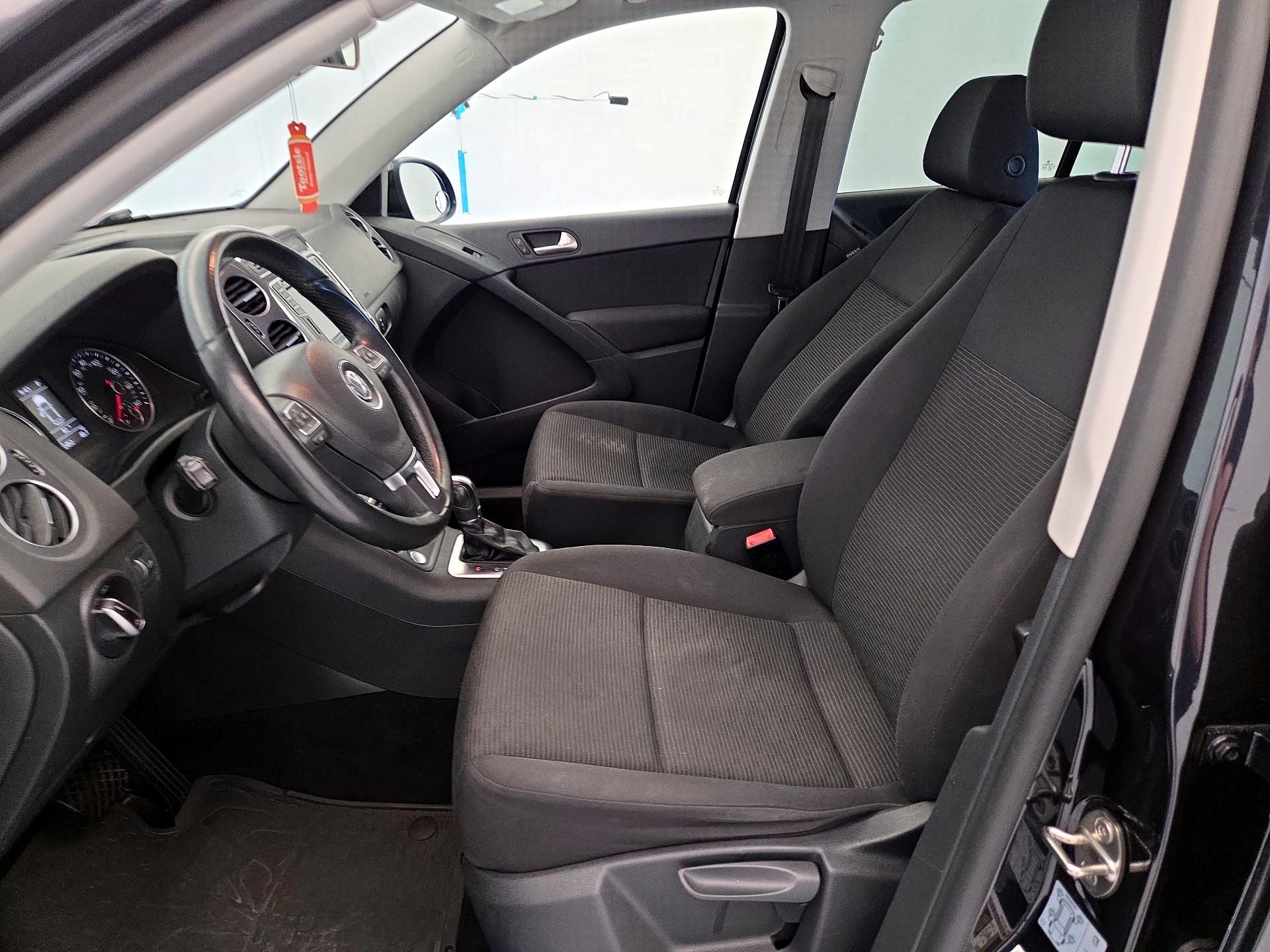 Thumbnail: 2017 Volkswagen Tiguan - 11