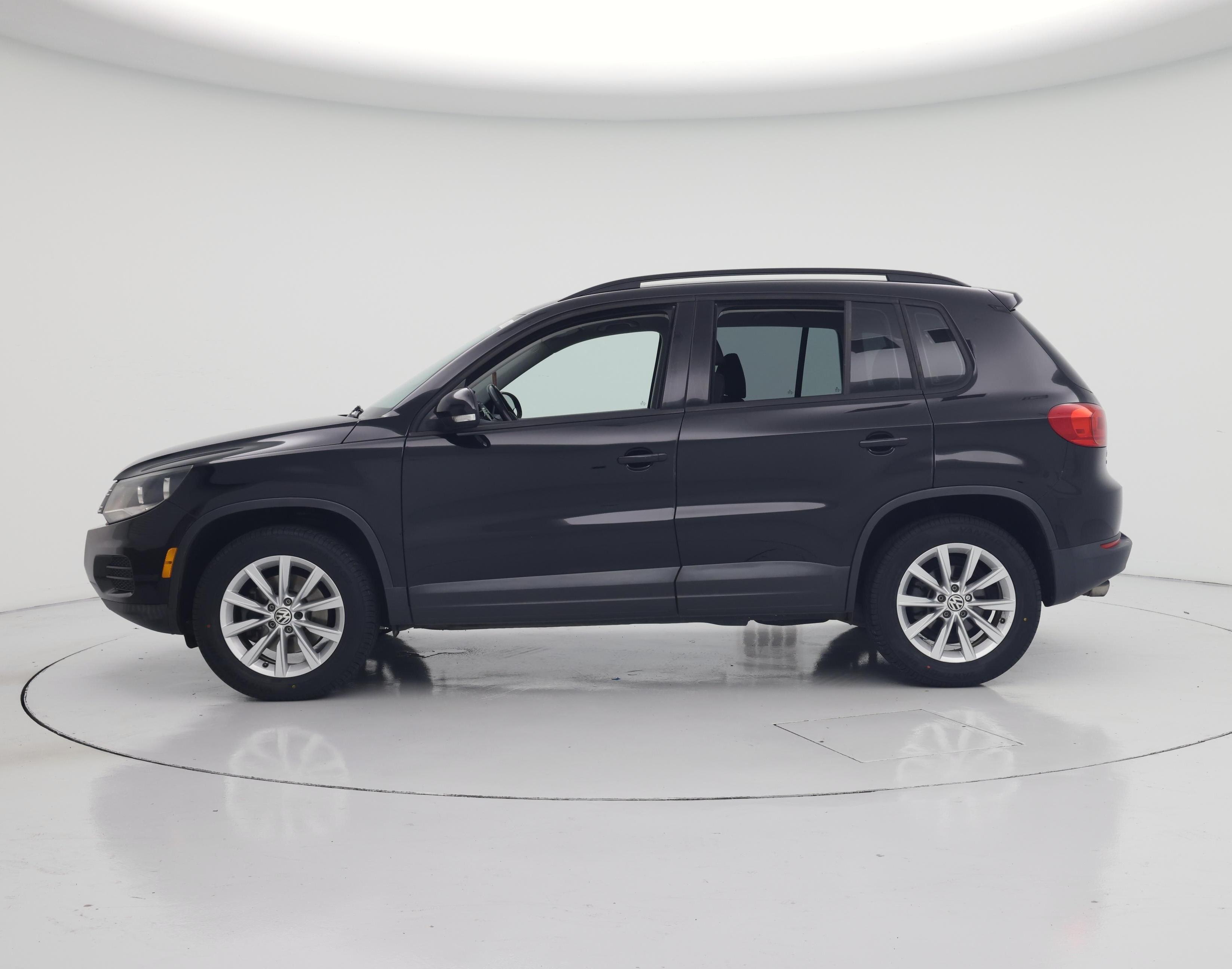 Thumbnail: 2017 Volkswagen Tiguan - 3