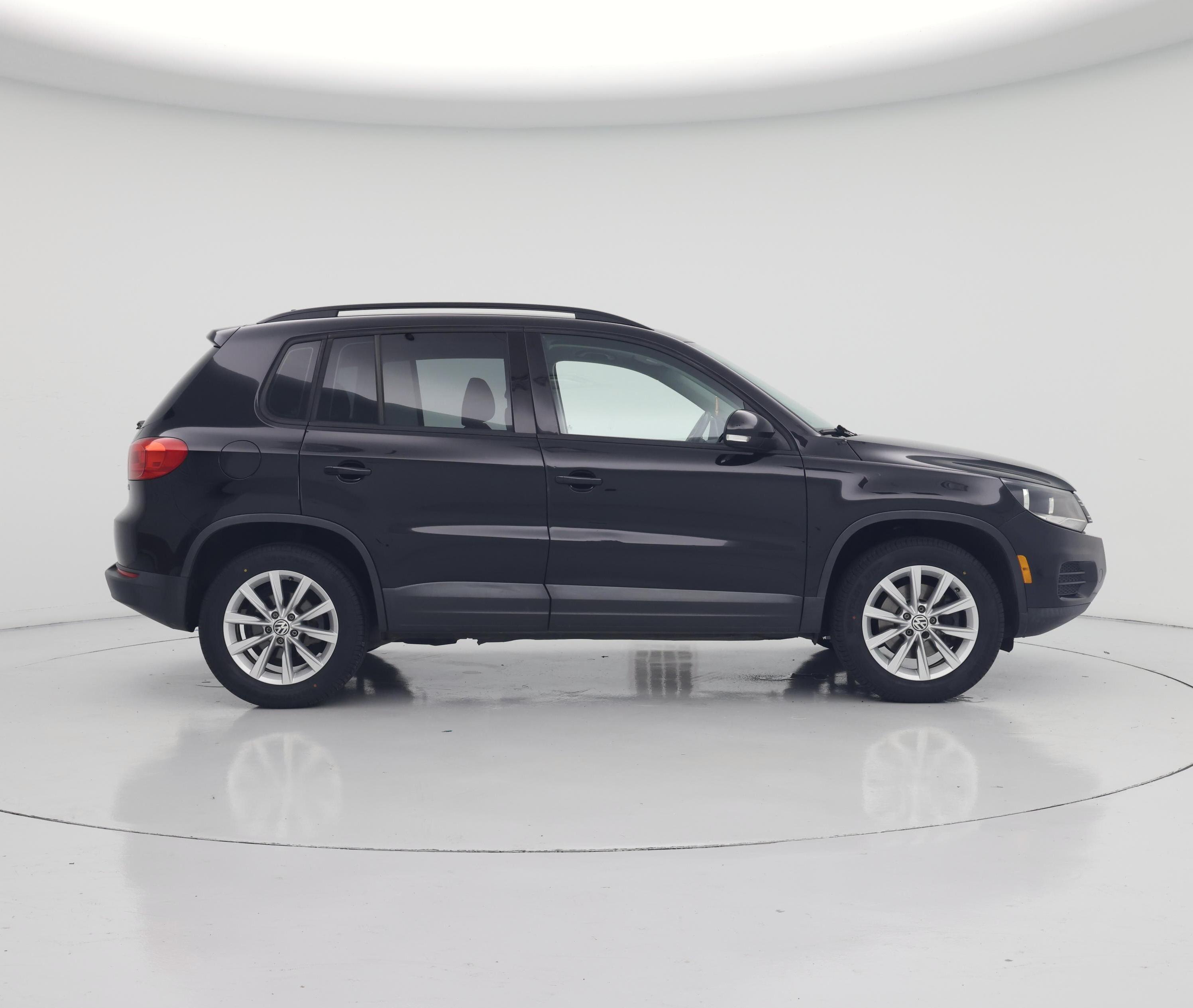 Thumbnail: 2017 Volkswagen Tiguan - 7