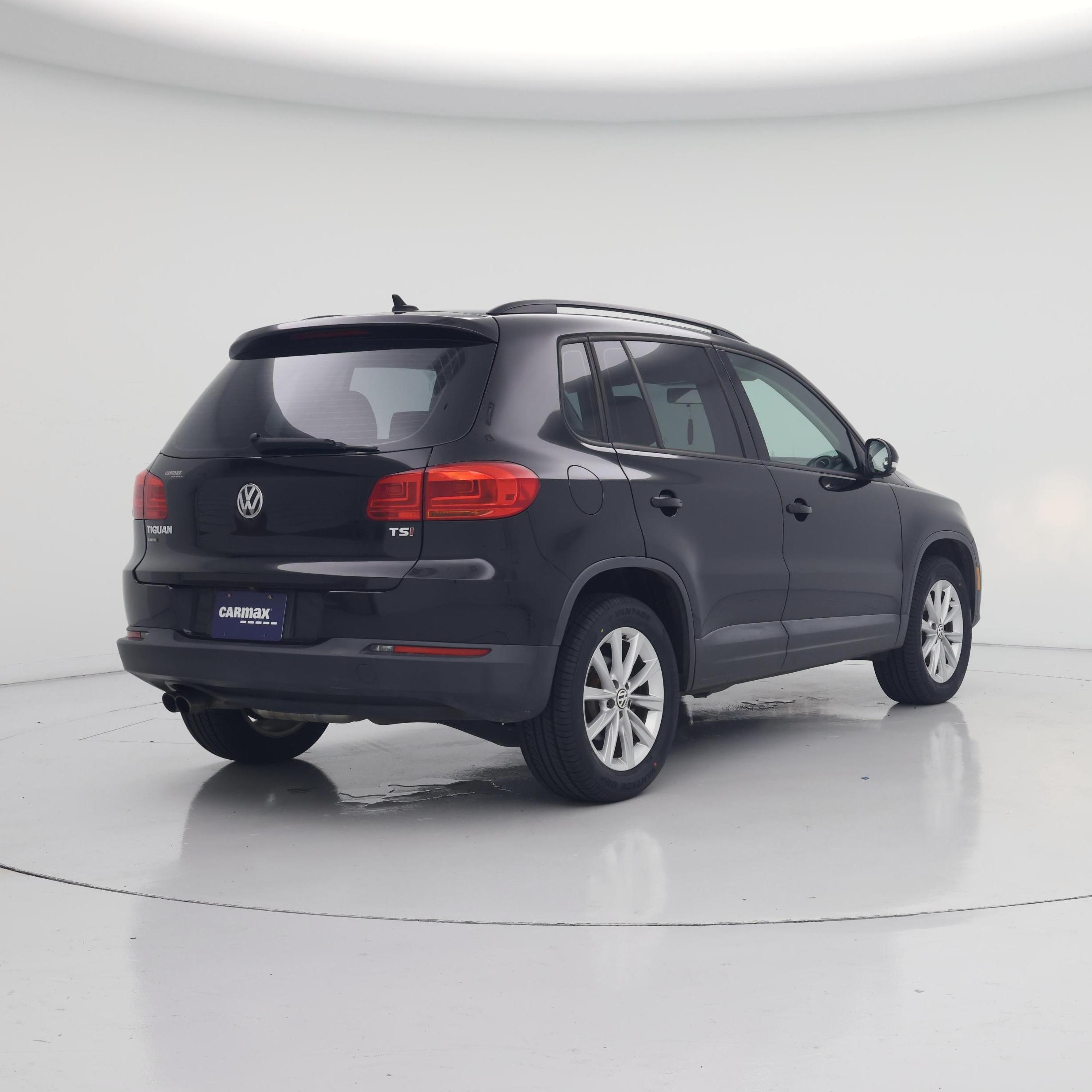 Thumbnail: 2017 Volkswagen Tiguan - 8