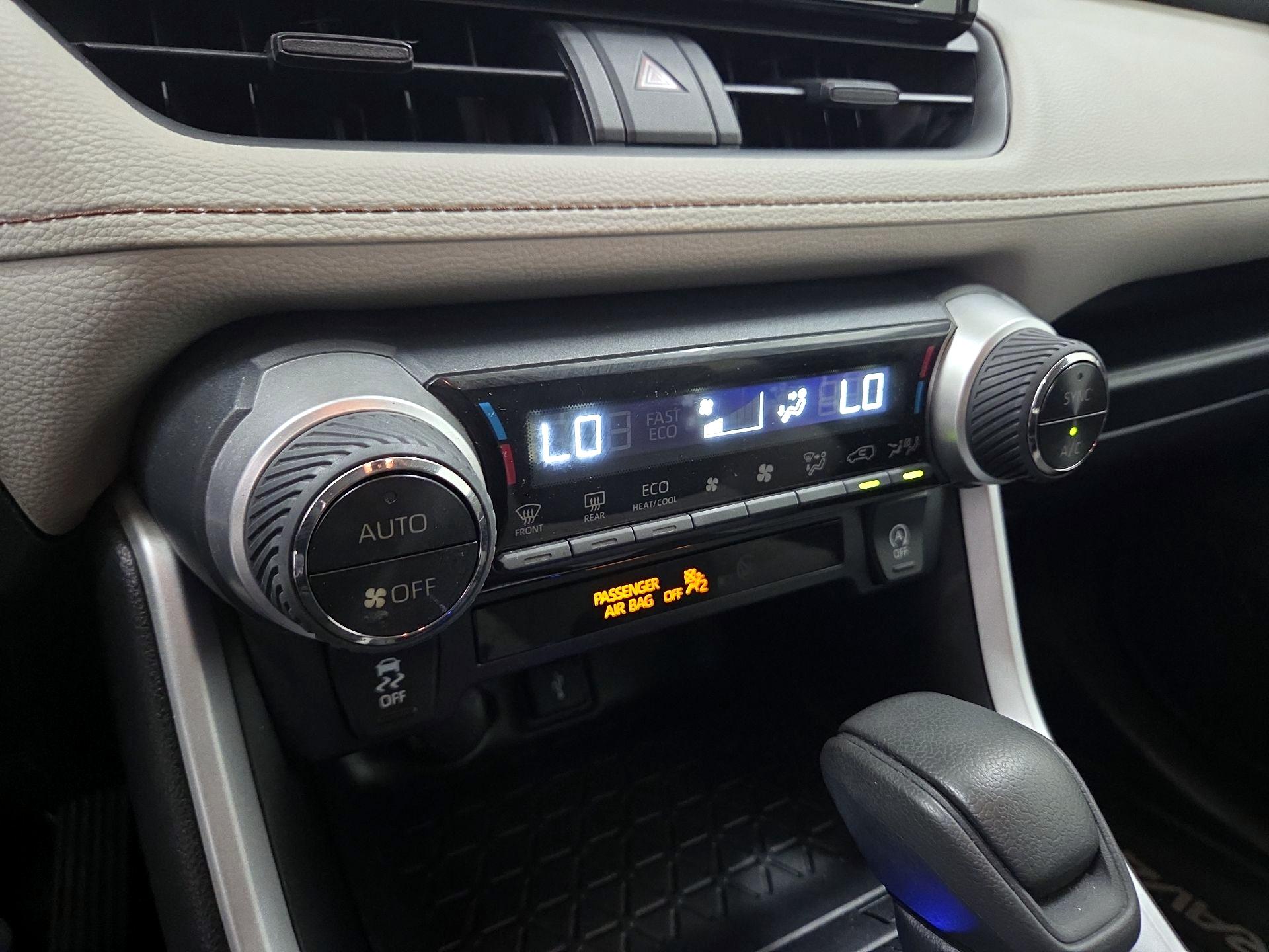 Thumbnail: 2020 Toyota RAV4 - 16