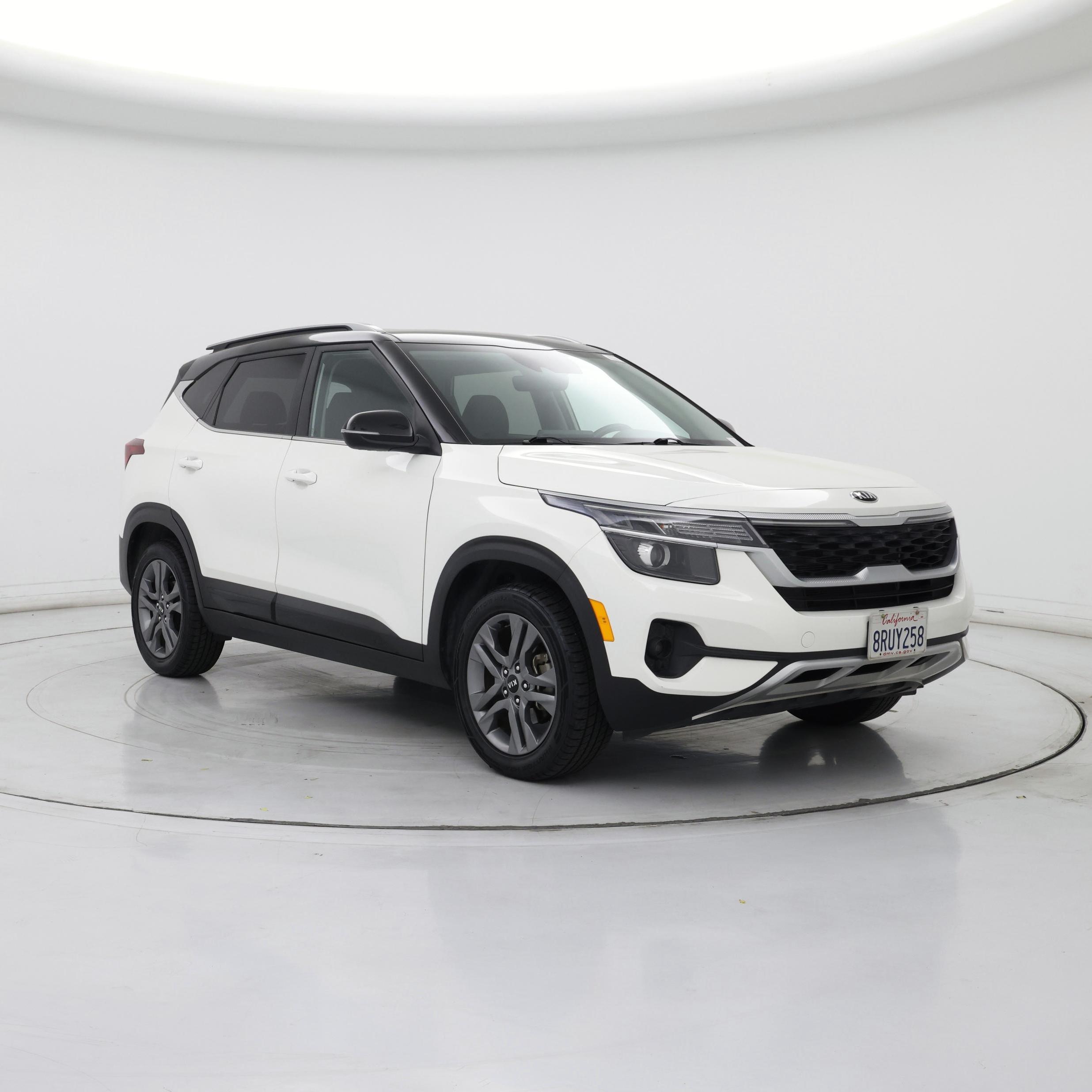 White 2021 Kia Seltos SUV / Crossover Front-Wheel Drive Automatic
