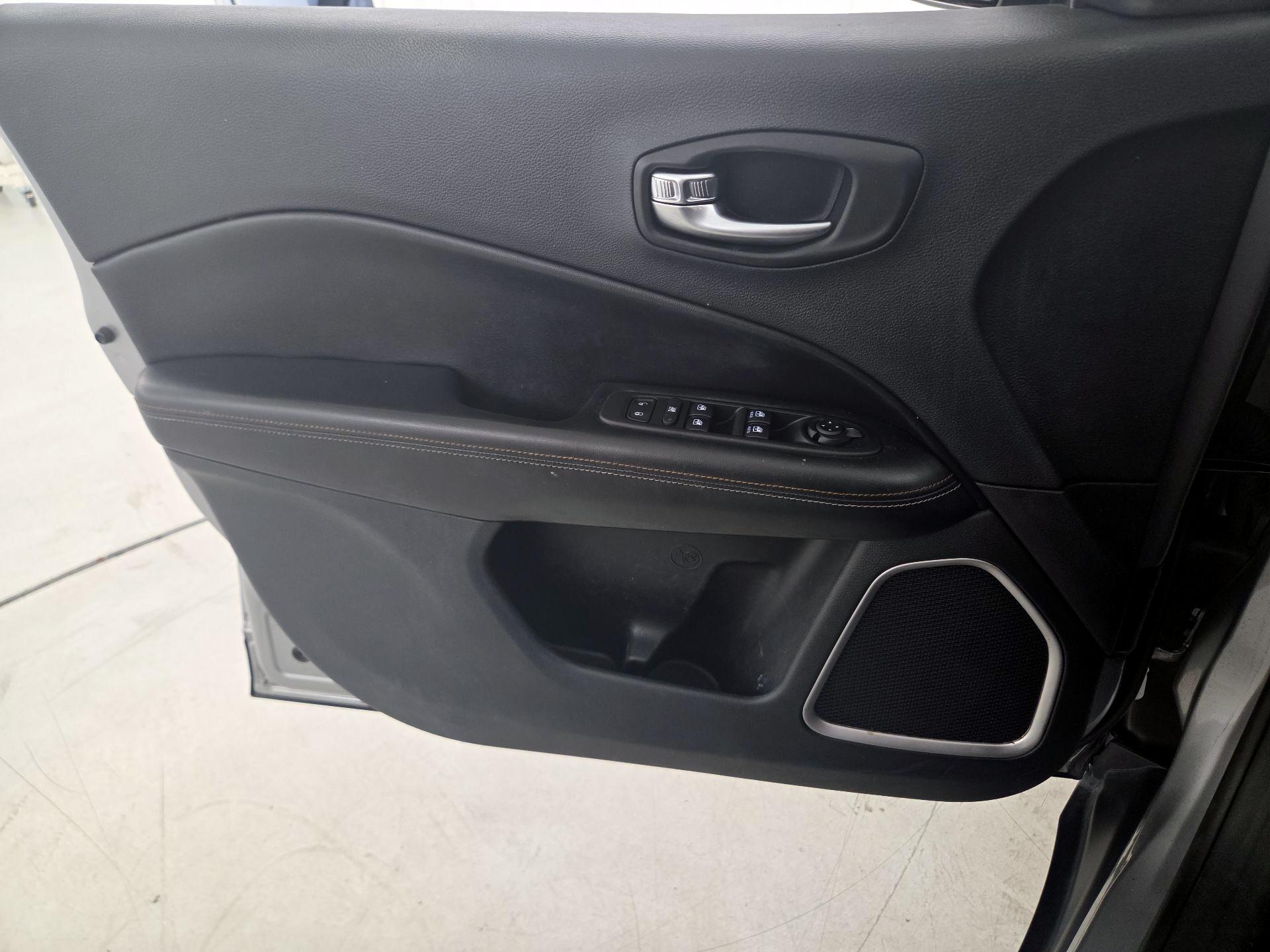 Thumbnail: 2019 Jeep Compass - 12