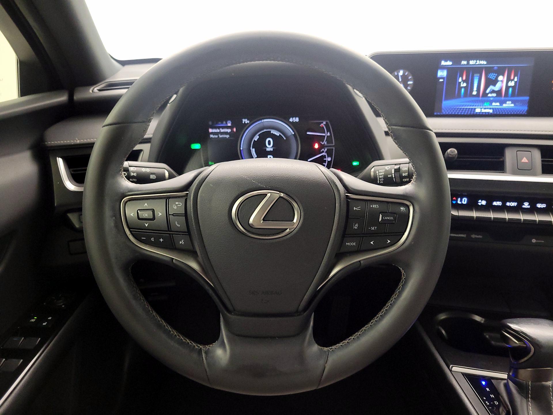 Thumbnail: 2022 Lexus UX - 10