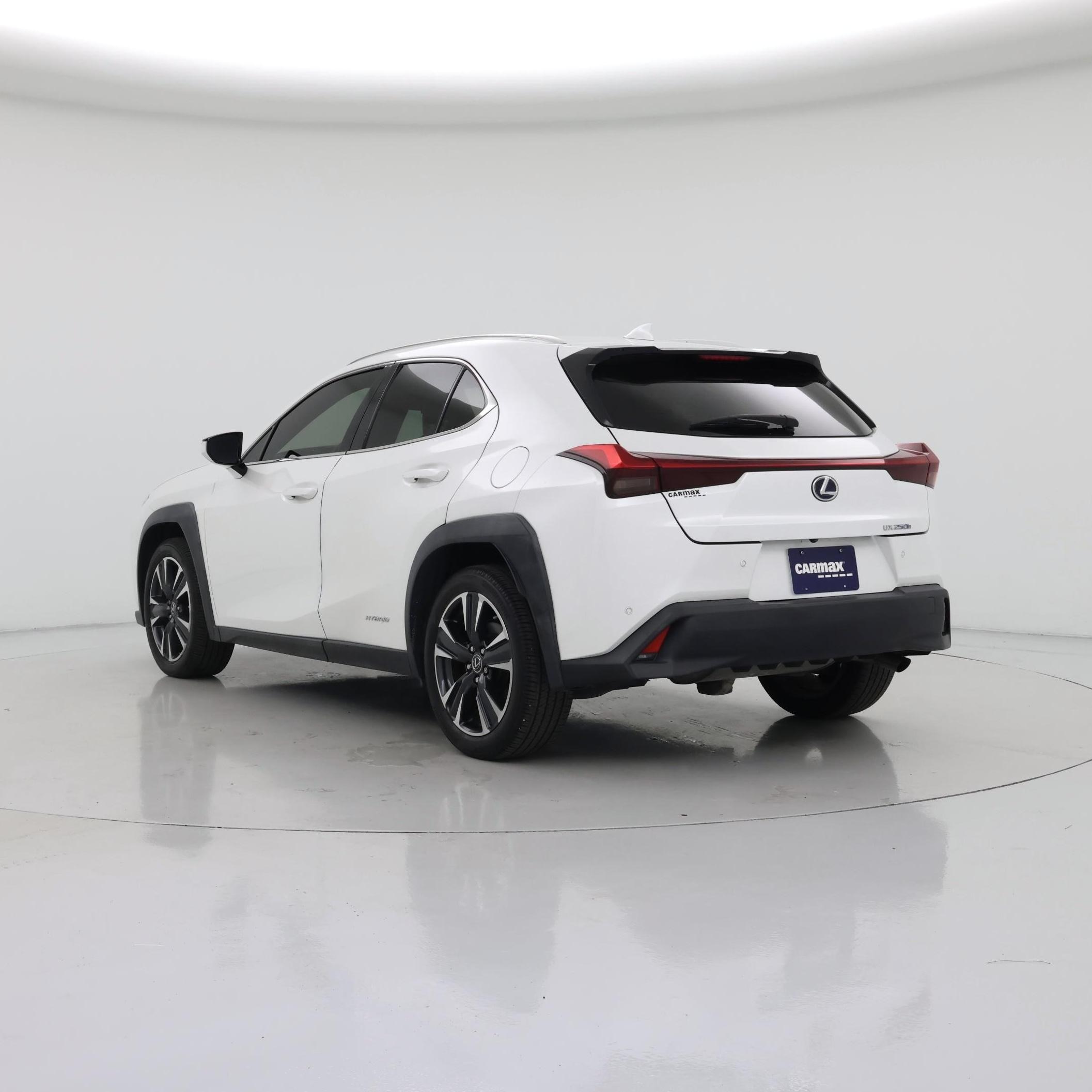 Thumbnail: 2022 Lexus UX - 2