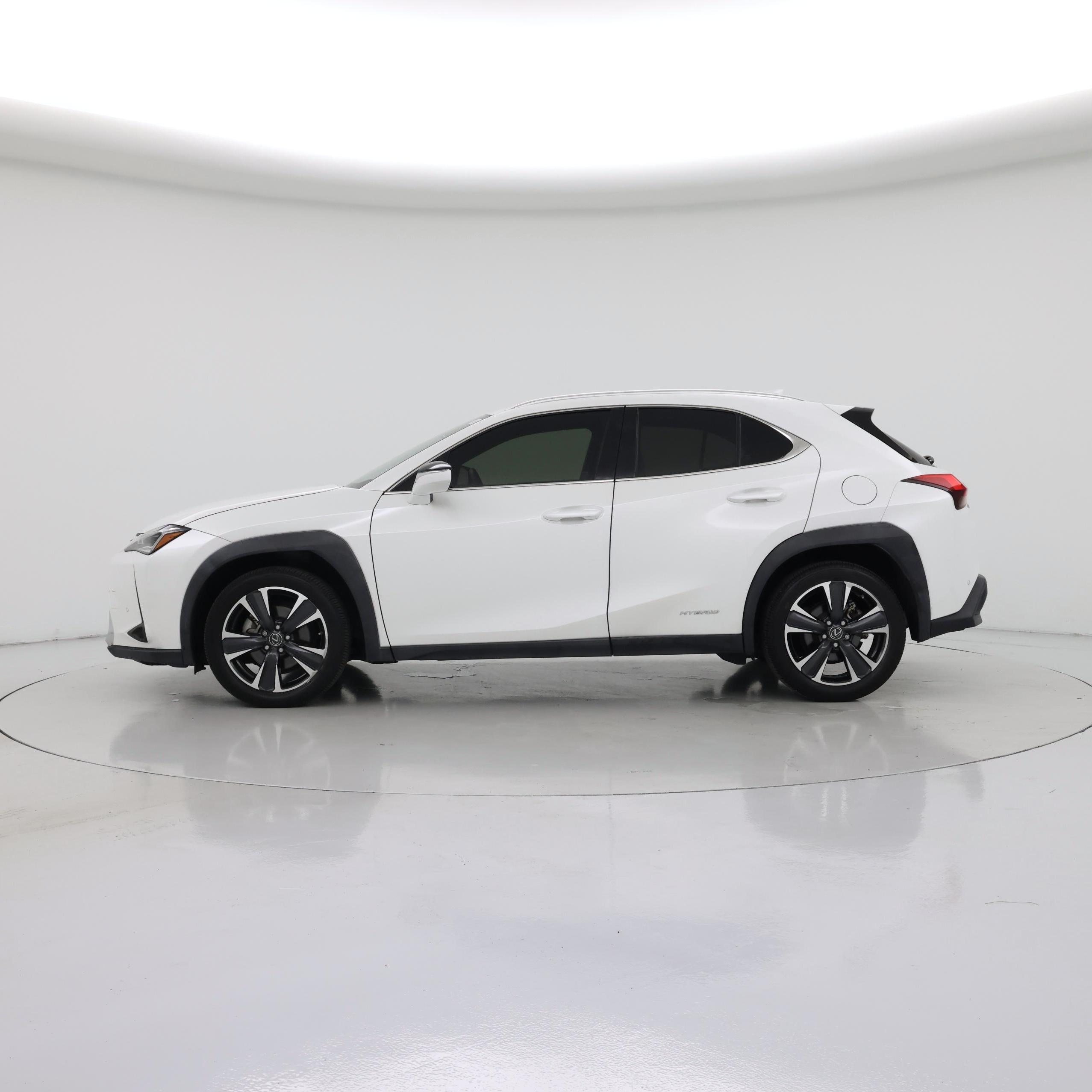 Thumbnail: 2022 Lexus UX - 3