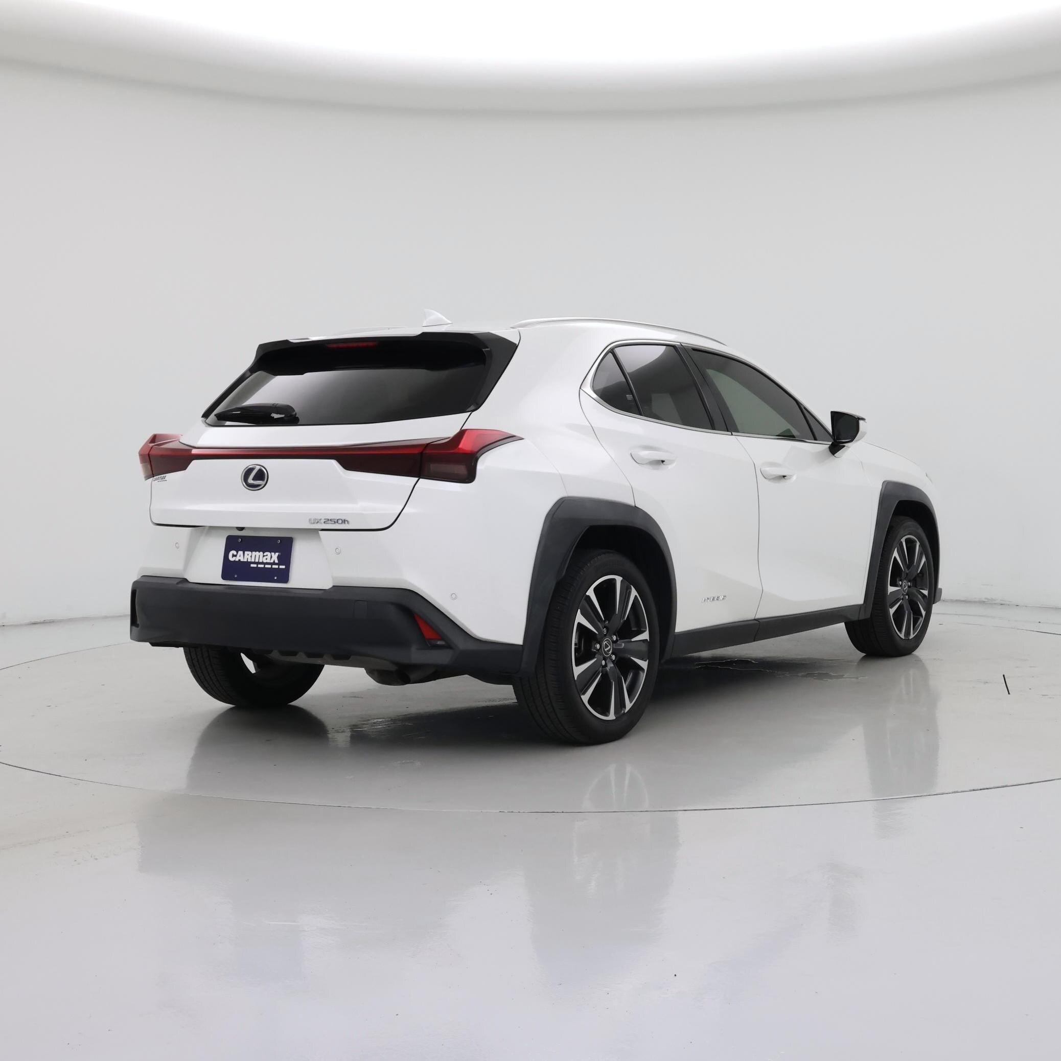 Thumbnail: 2022 Lexus UX - 8