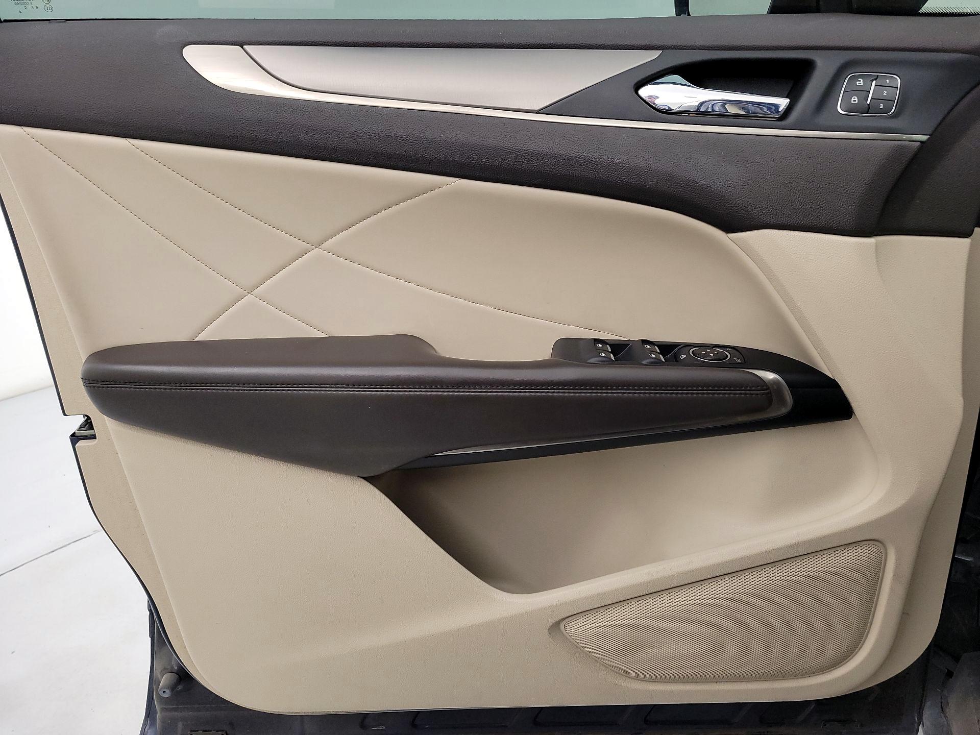 Thumbnail: 2017 Lincoln MKC - 12