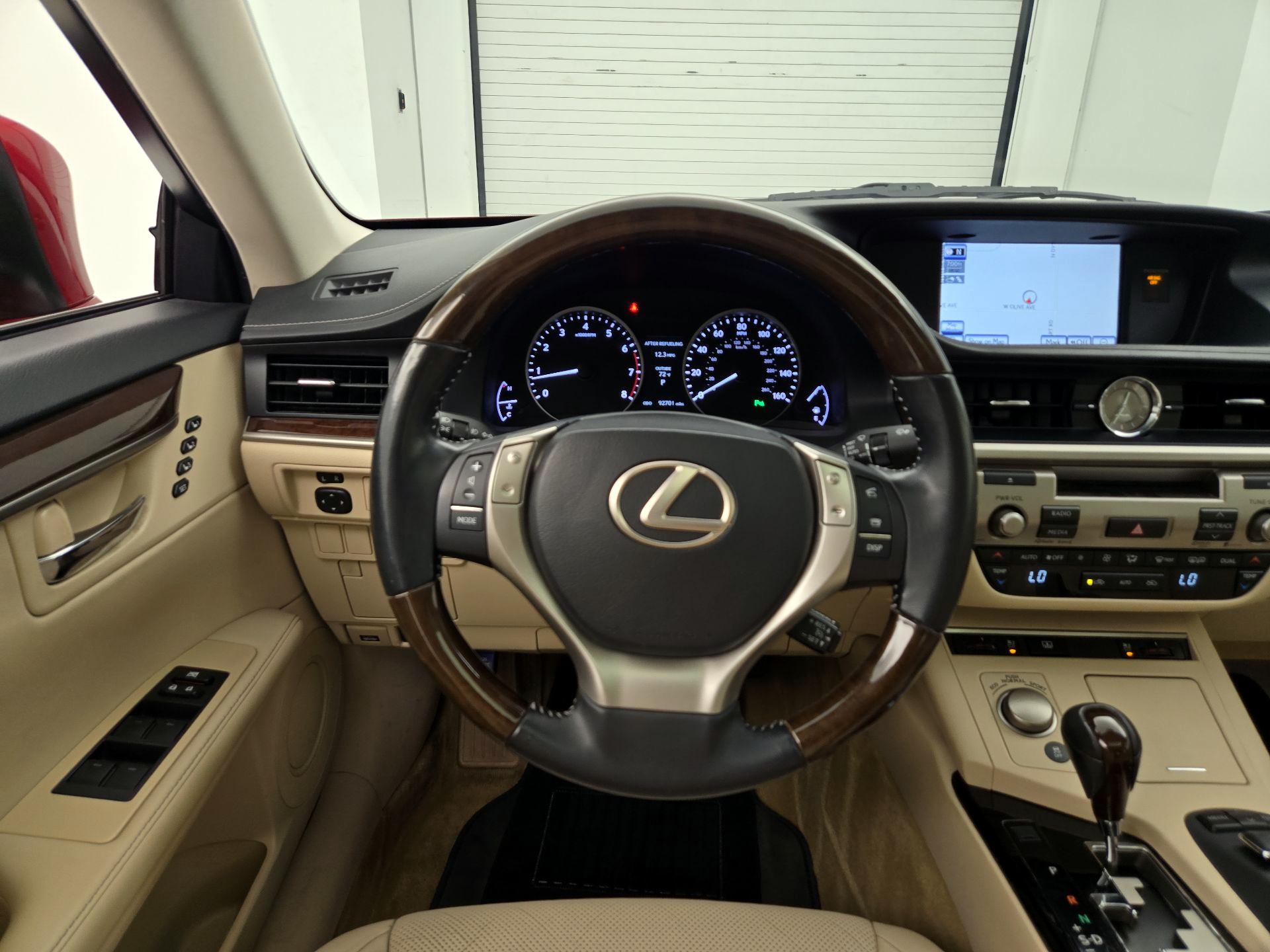 Thumbnail: 2014 Lexus ES - 10