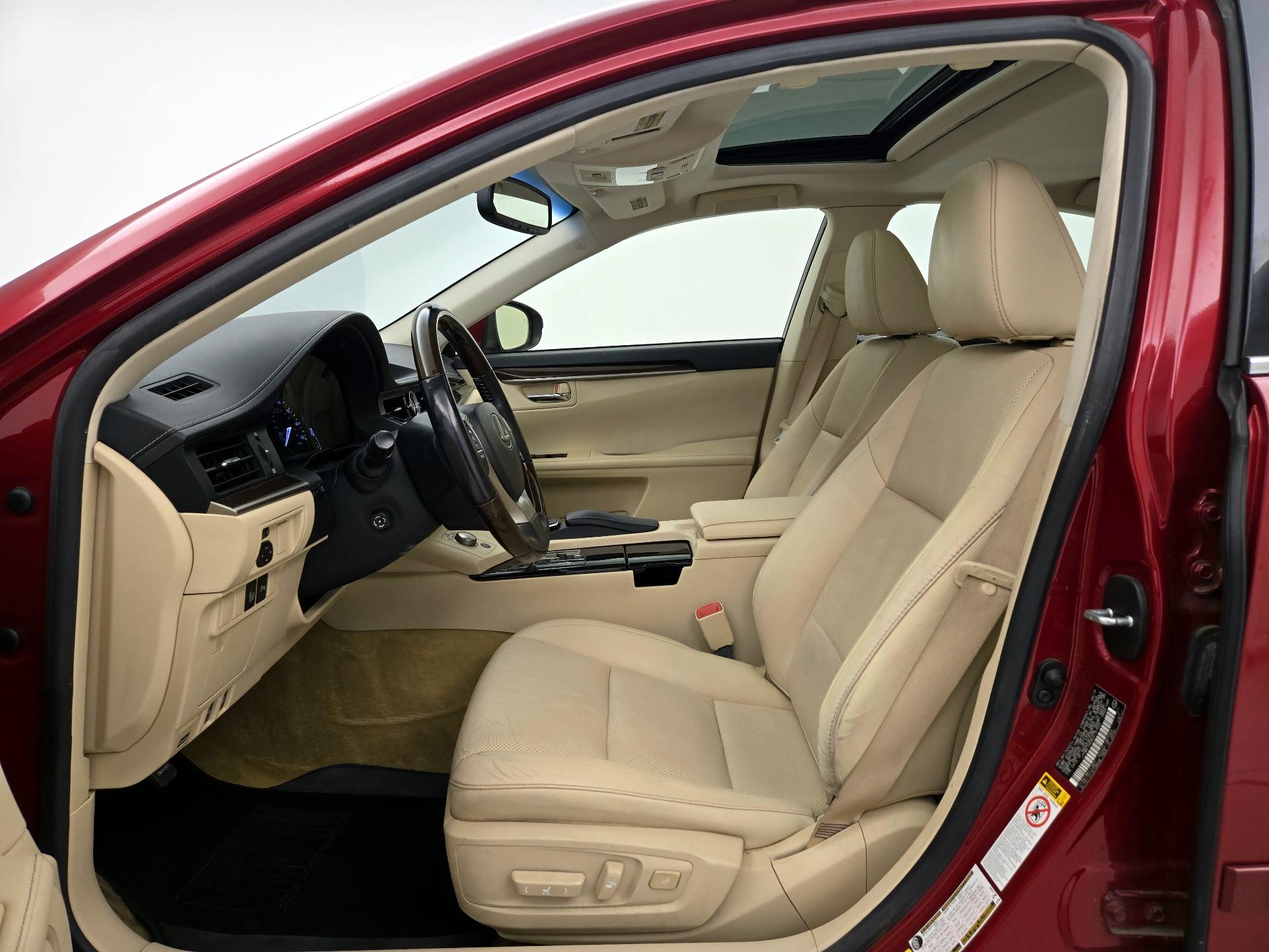 Thumbnail: 2014 Lexus ES - 11