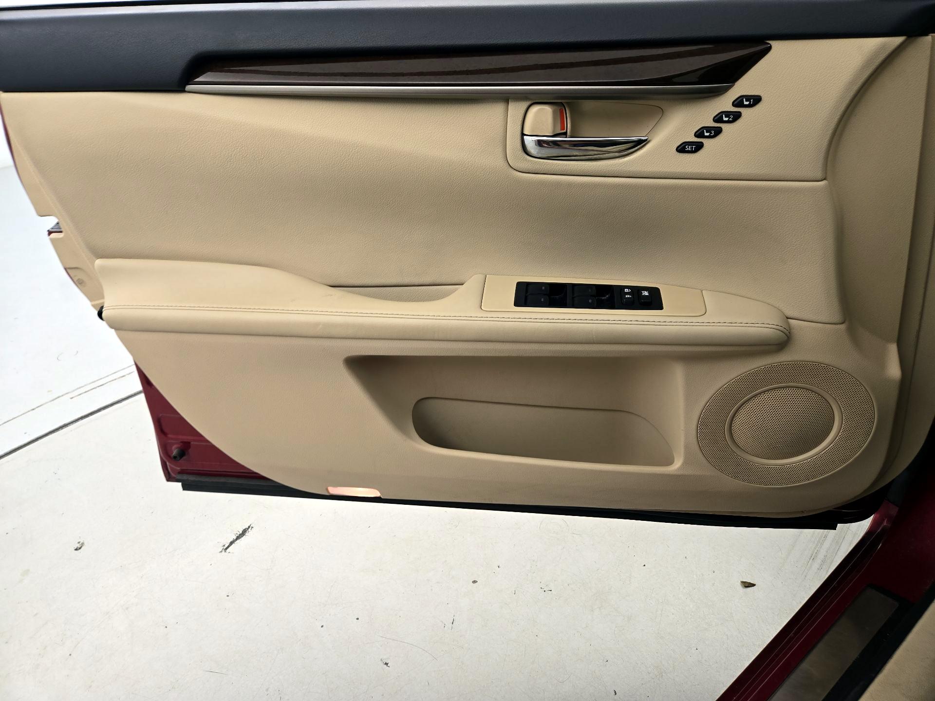 Thumbnail: 2014 Lexus ES - 12