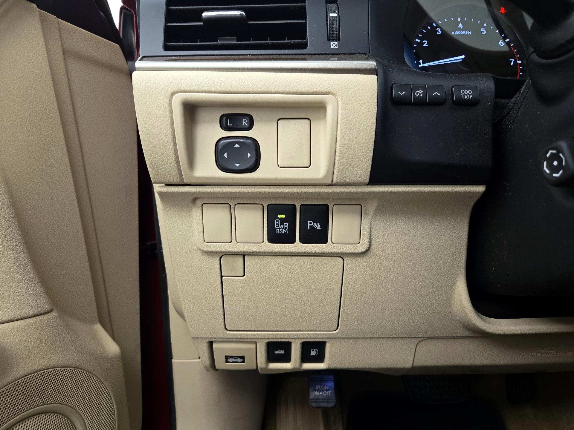 Thumbnail: 2014 Lexus ES - 13