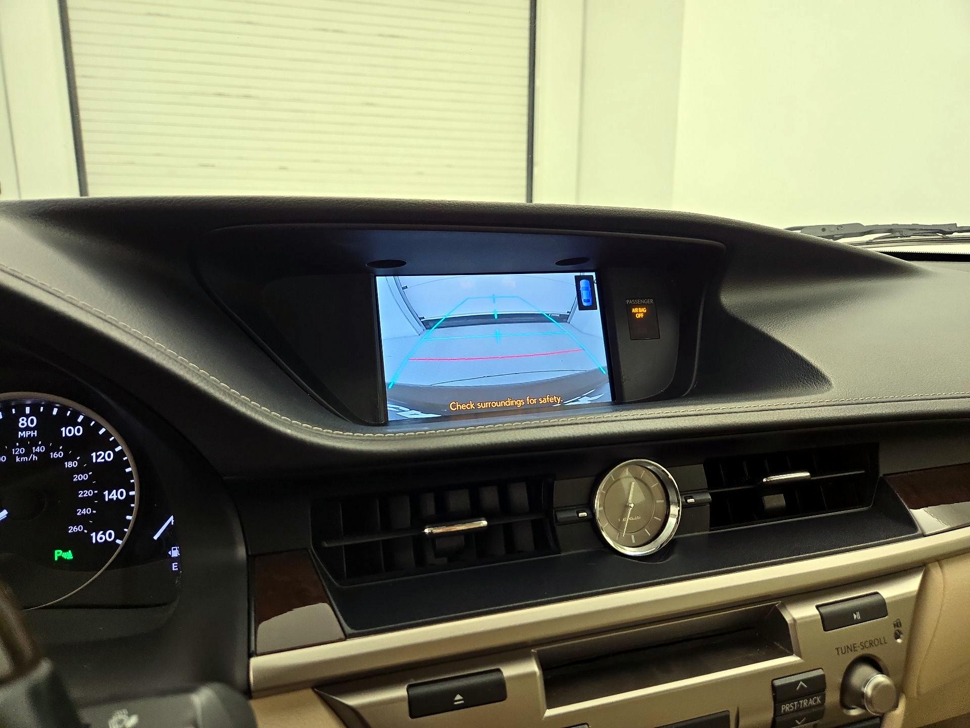 Thumbnail: 2014 Lexus ES - 15