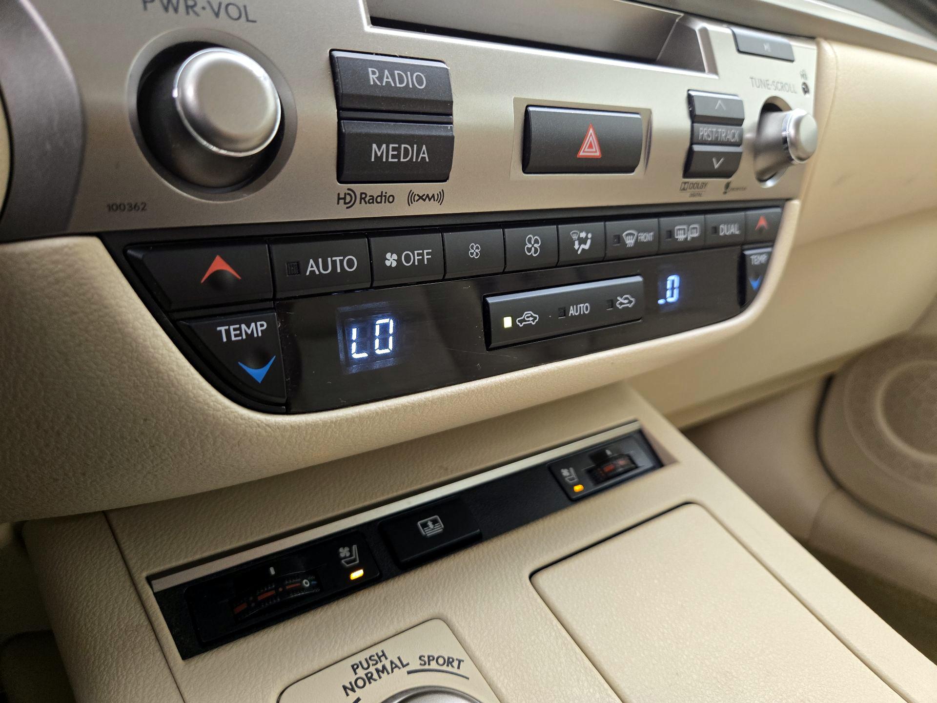 Thumbnail: 2014 Lexus ES - 17