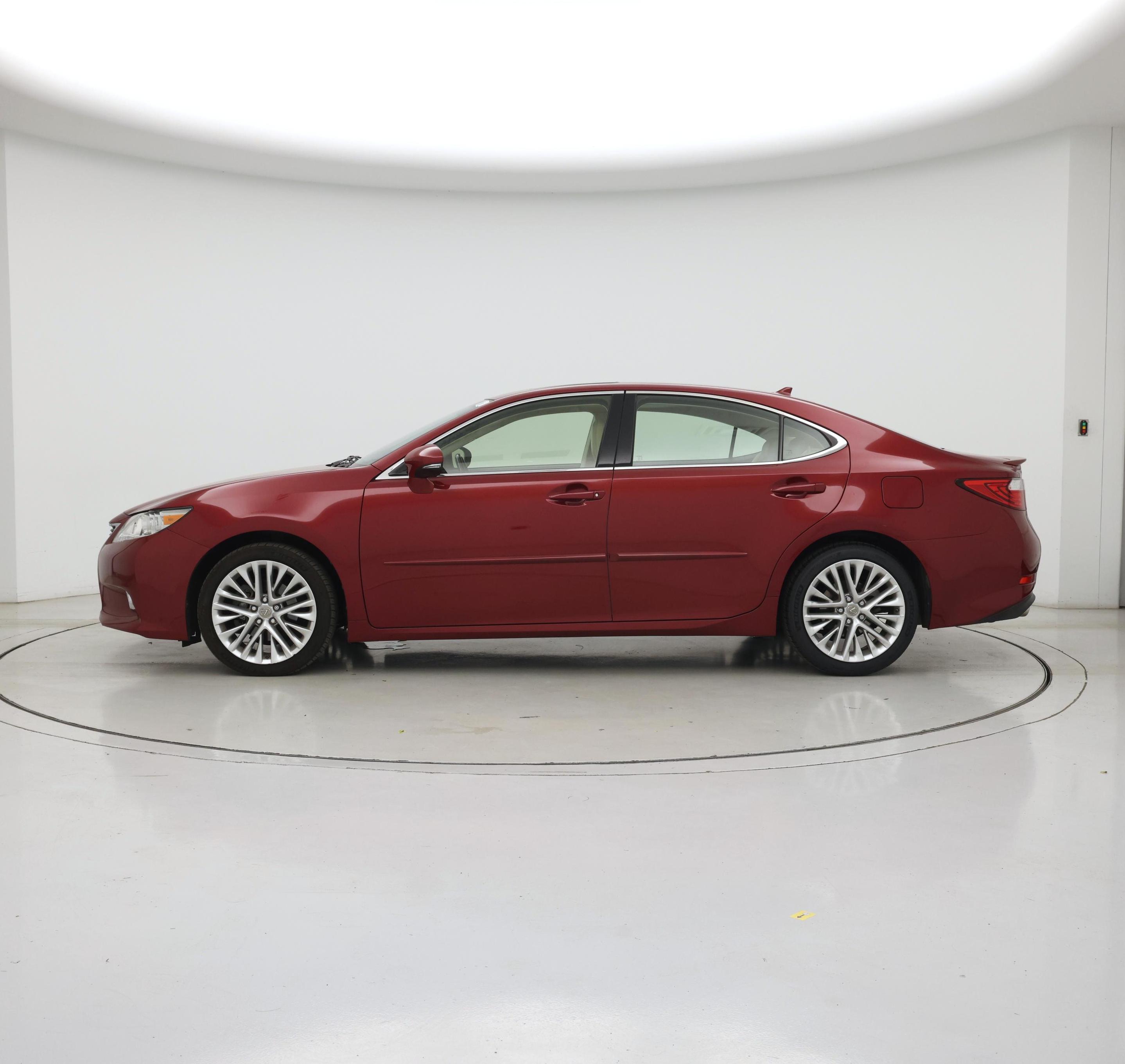 Thumbnail: 2014 Lexus ES - 3