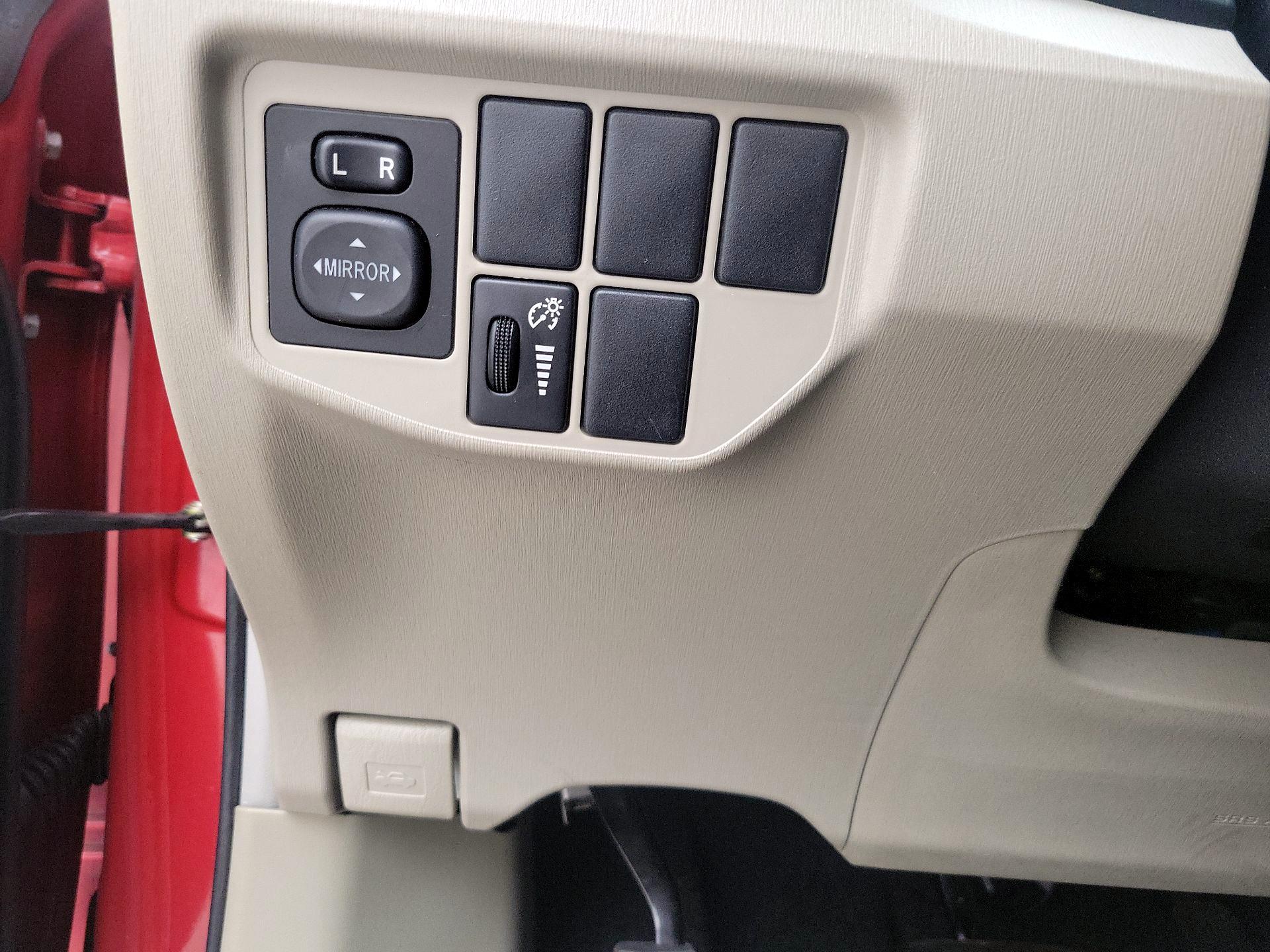 Thumbnail: 2014 Toyota Prius - 13