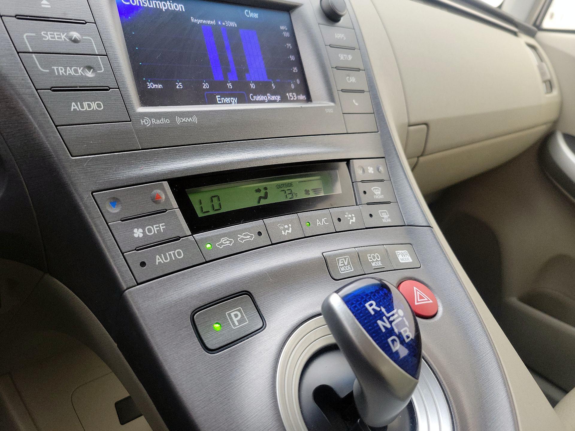 Thumbnail: 2014 Toyota Prius - 16