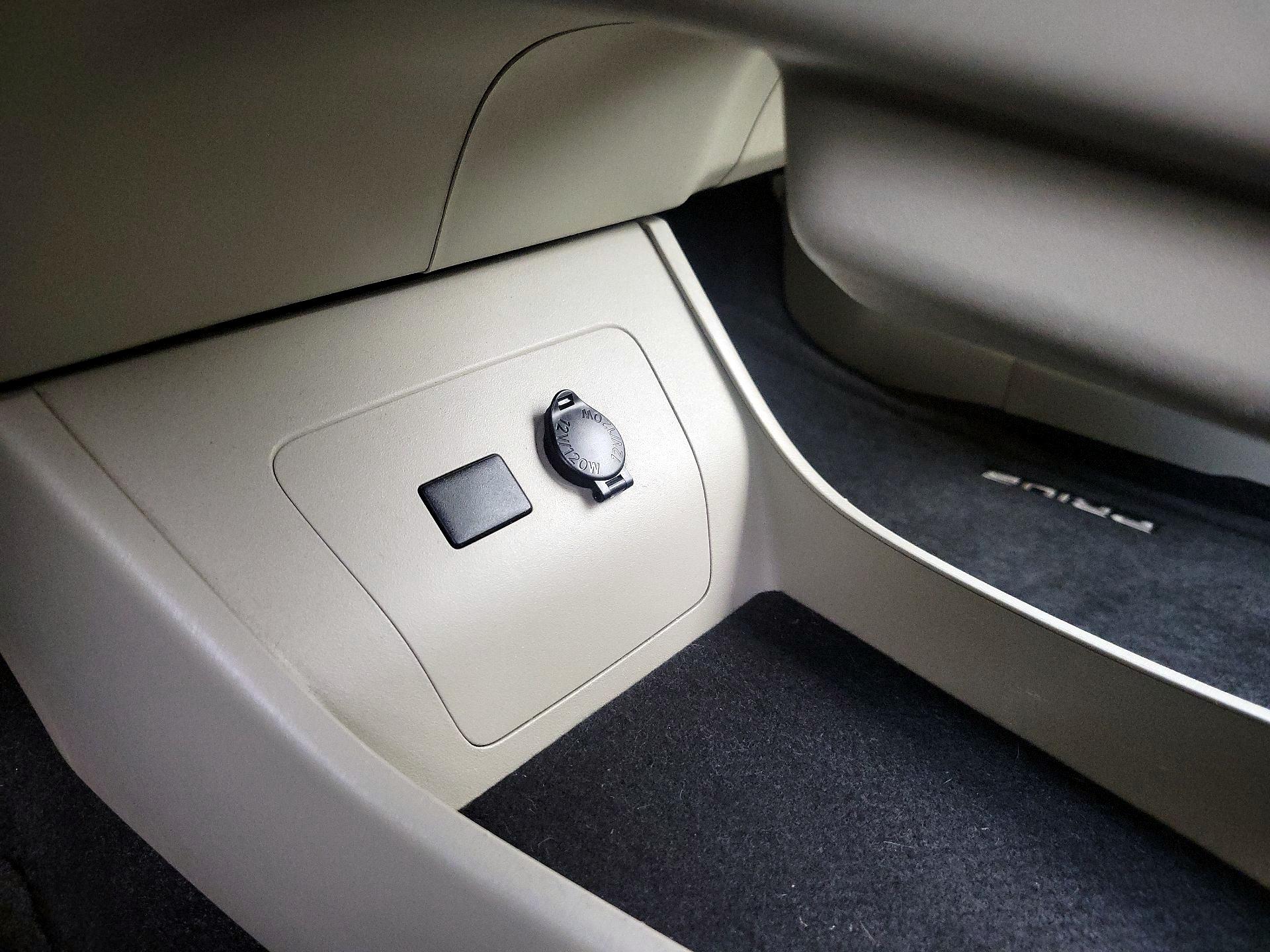 Thumbnail: 2014 Toyota Prius - 18