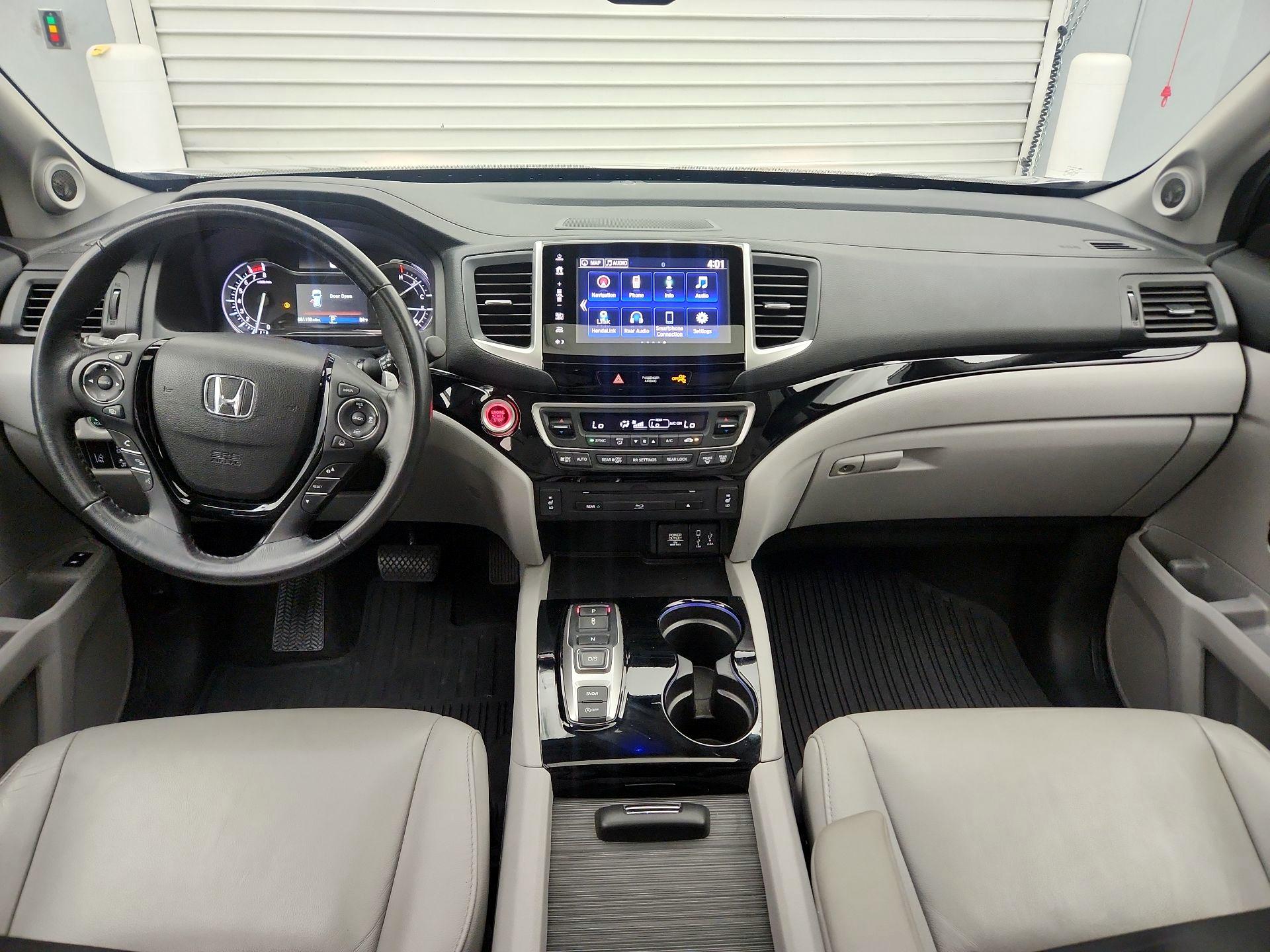 Thumbnail: 2017 Honda Pilot - 9