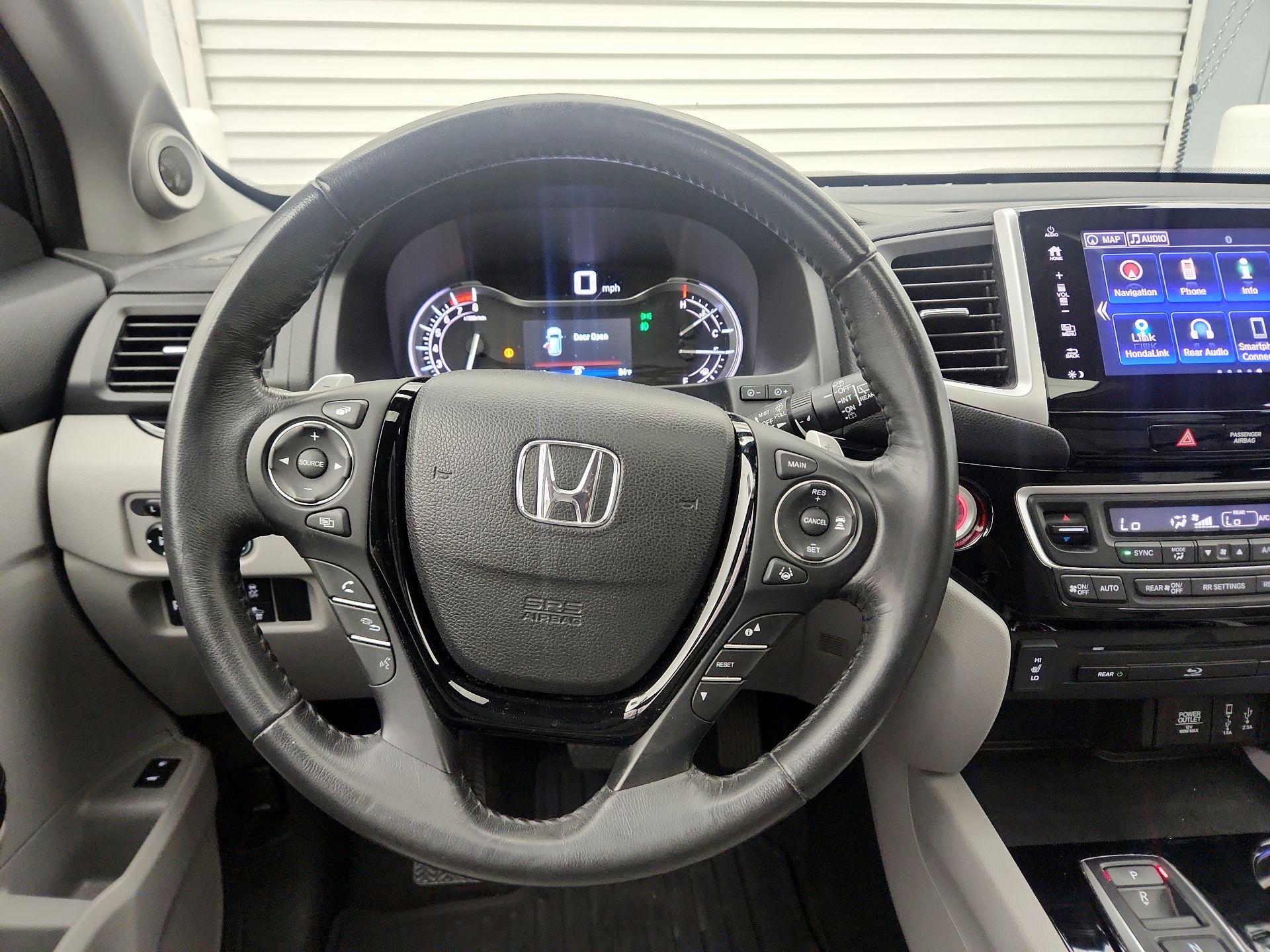 Thumbnail: 2017 Honda Pilot - 10