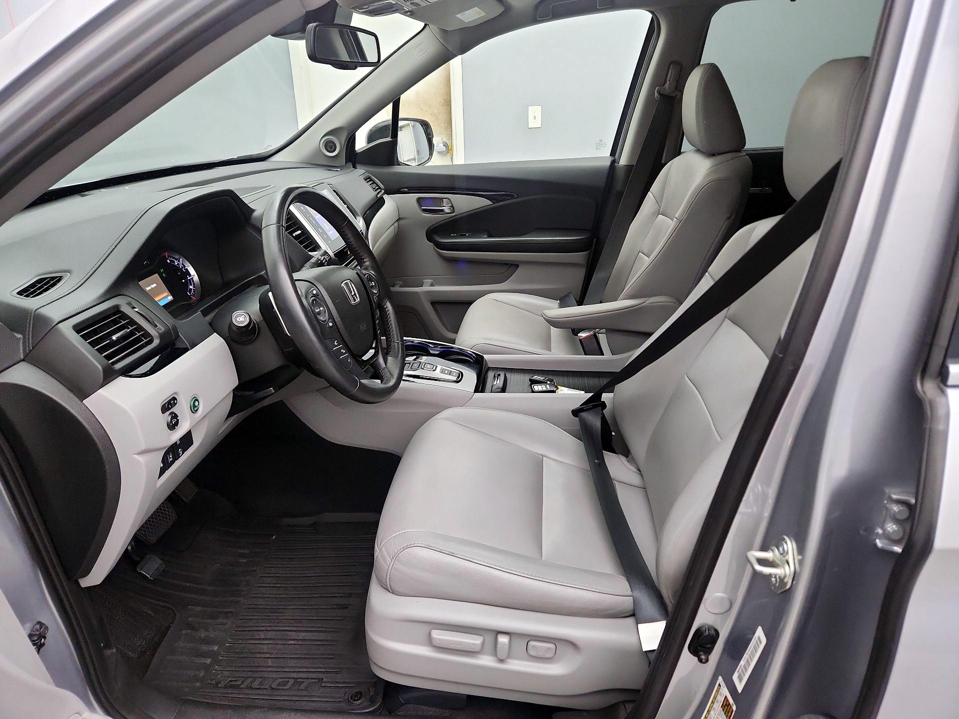 Thumbnail: 2017 Honda Pilot - 11
