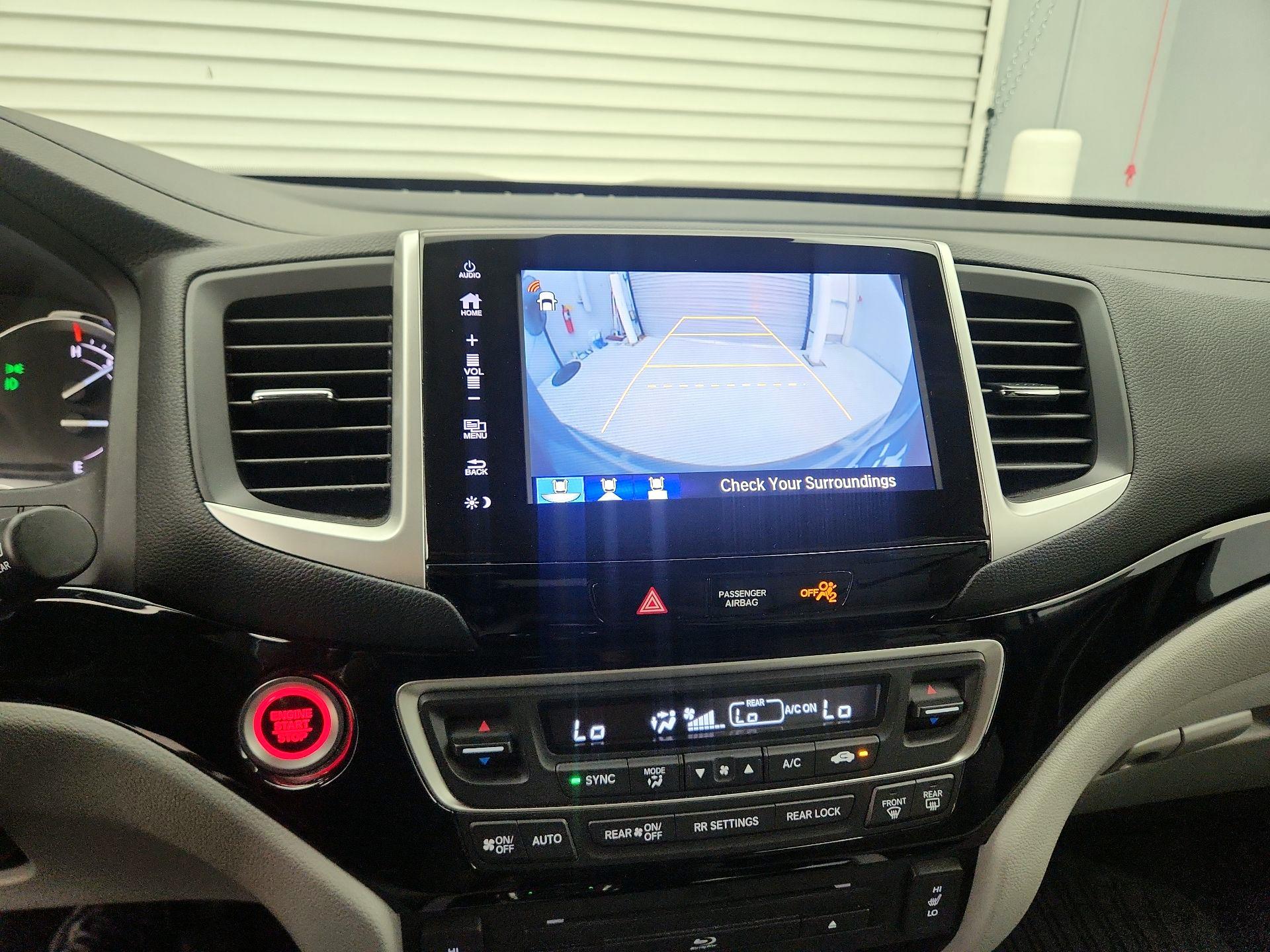 Thumbnail: 2017 Honda Pilot - 15