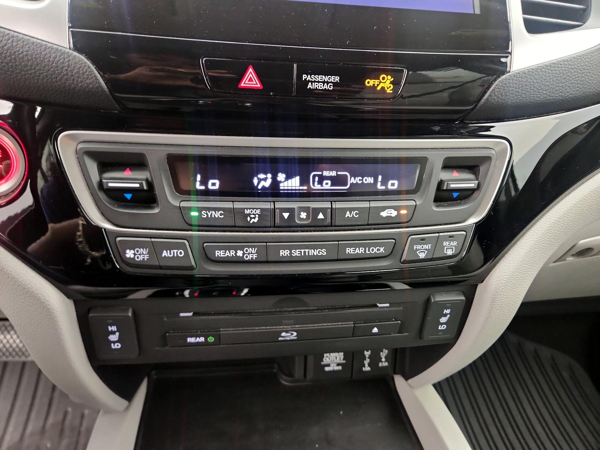 Thumbnail: 2017 Honda Pilot - 17