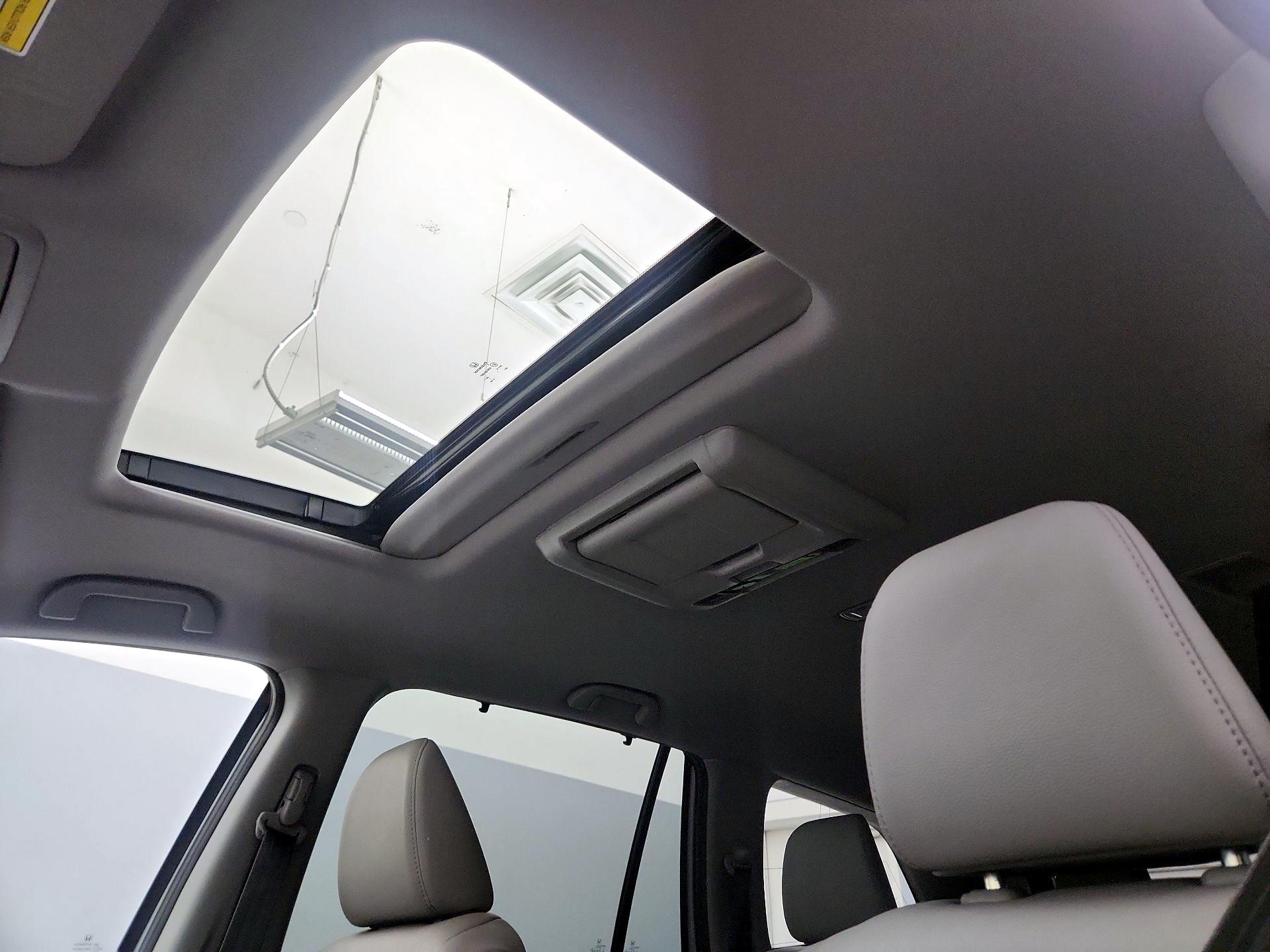 Thumbnail: 2017 Honda Pilot - 20