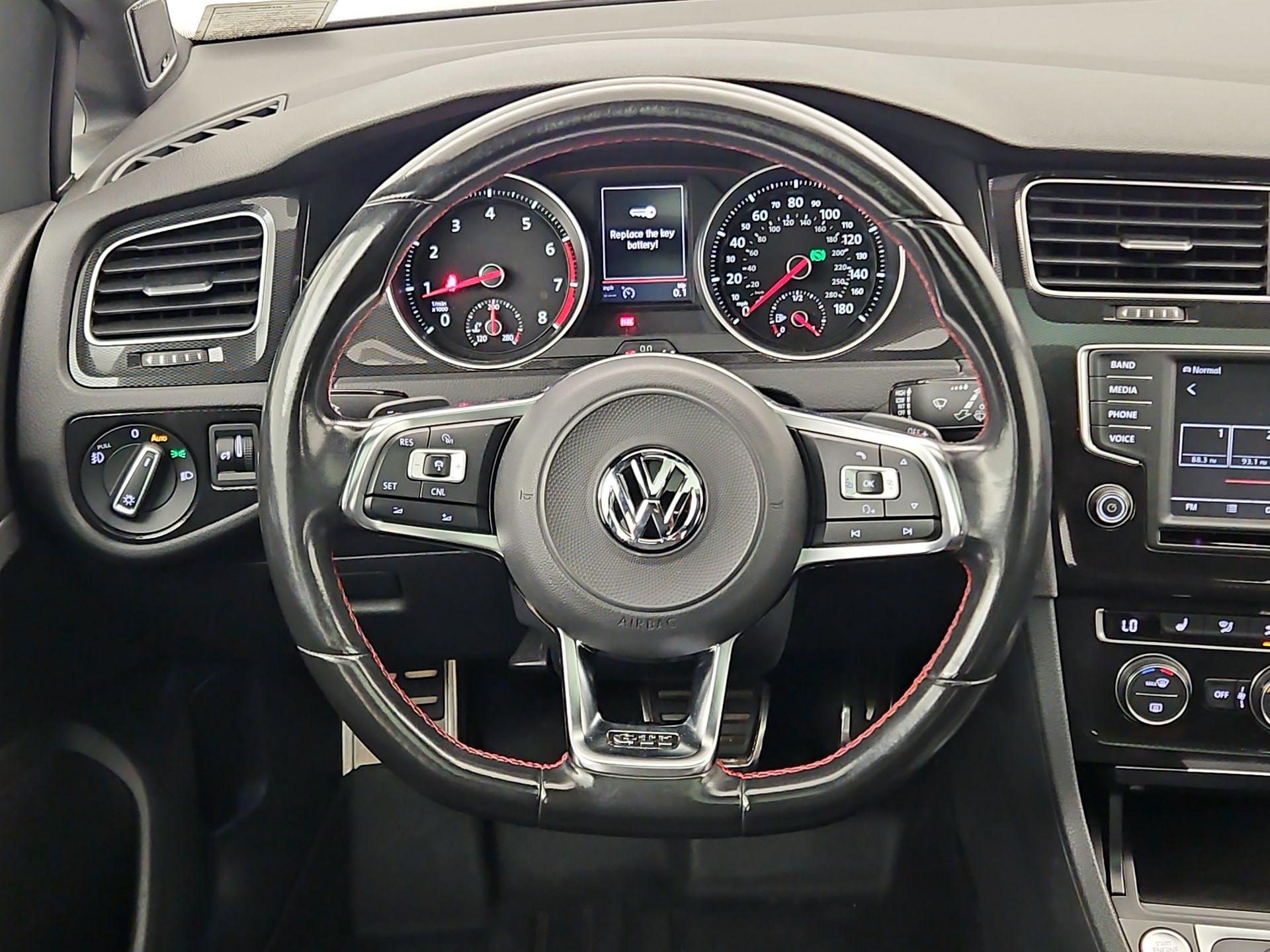 Thumbnail: 2017 Volkswagen Golf - 10
