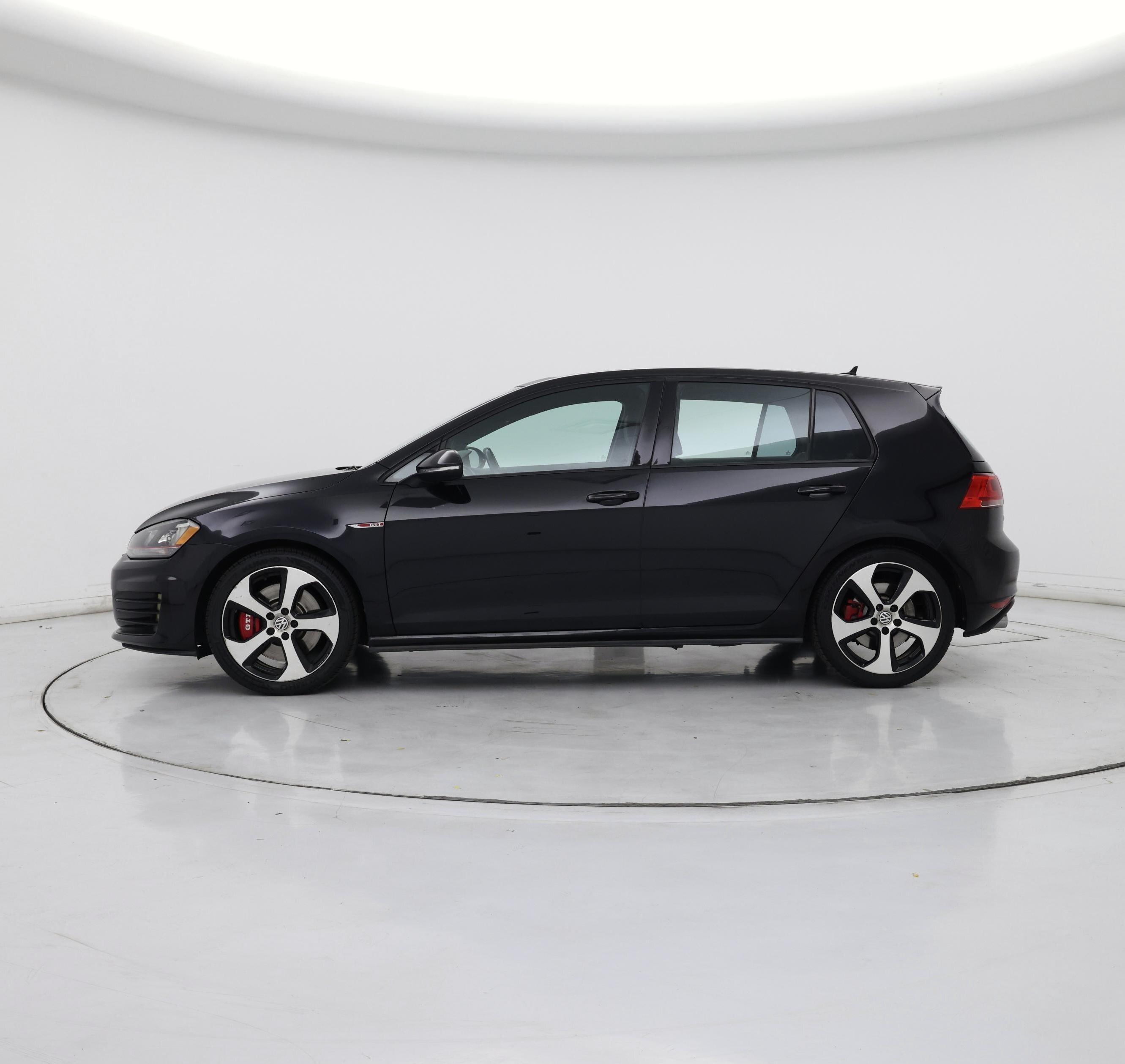 Thumbnail: 2017 Volkswagen Golf - 3