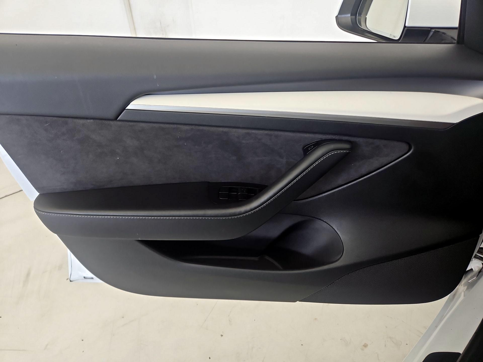 Thumbnail: 2023 Tesla Model 3 - 12