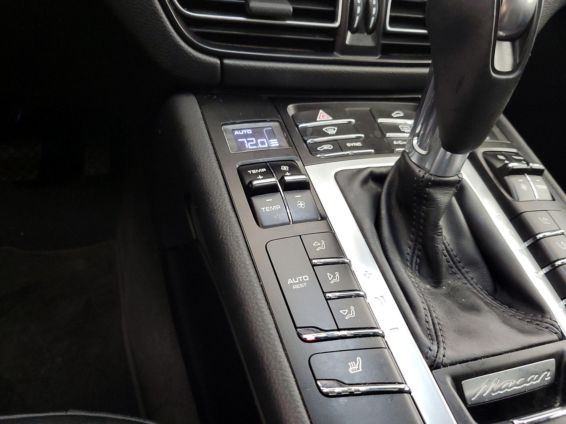 Thumbnail: 2021 Porsche Macan - 17