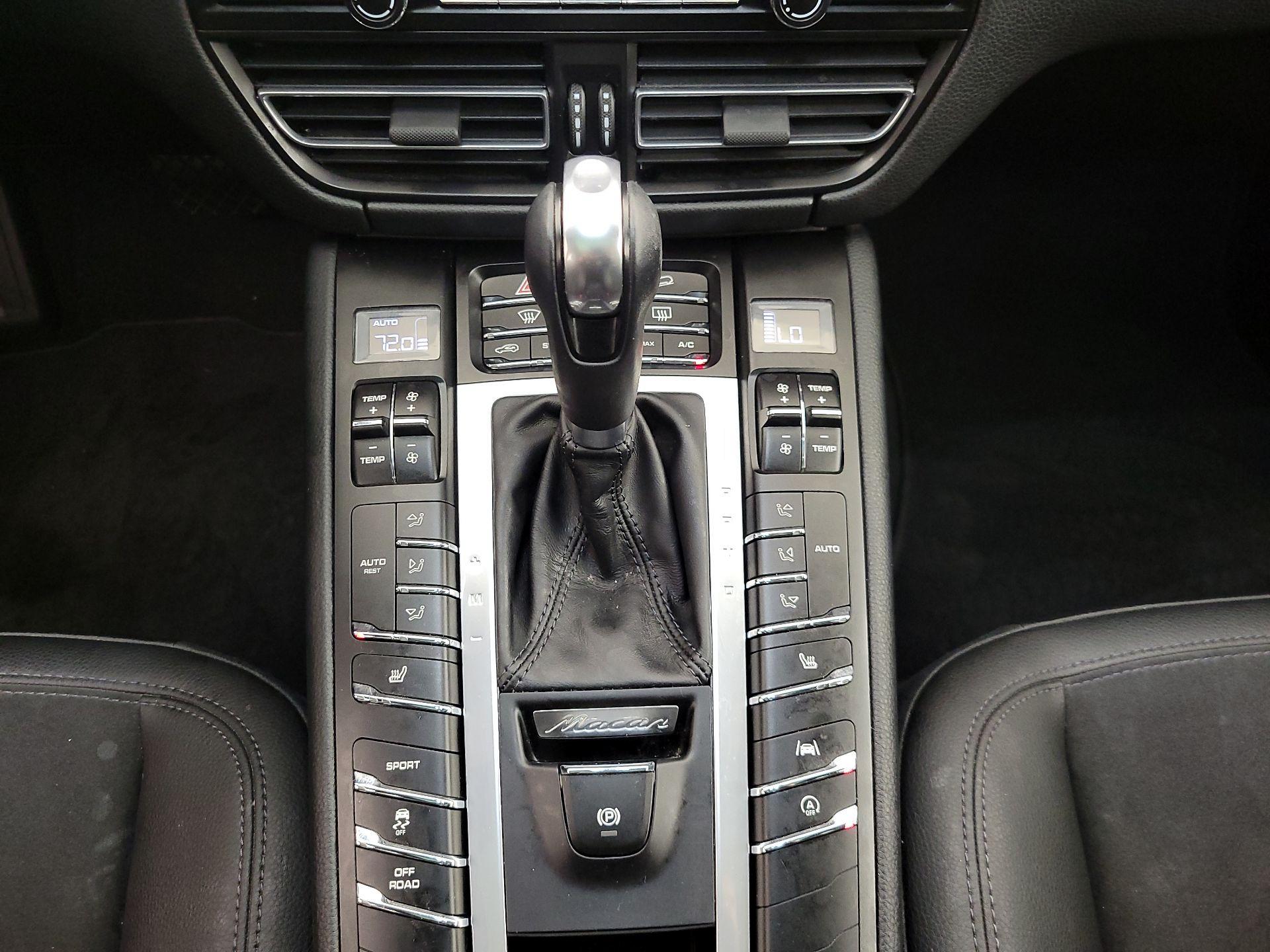 Thumbnail: 2021 Porsche Macan - 18