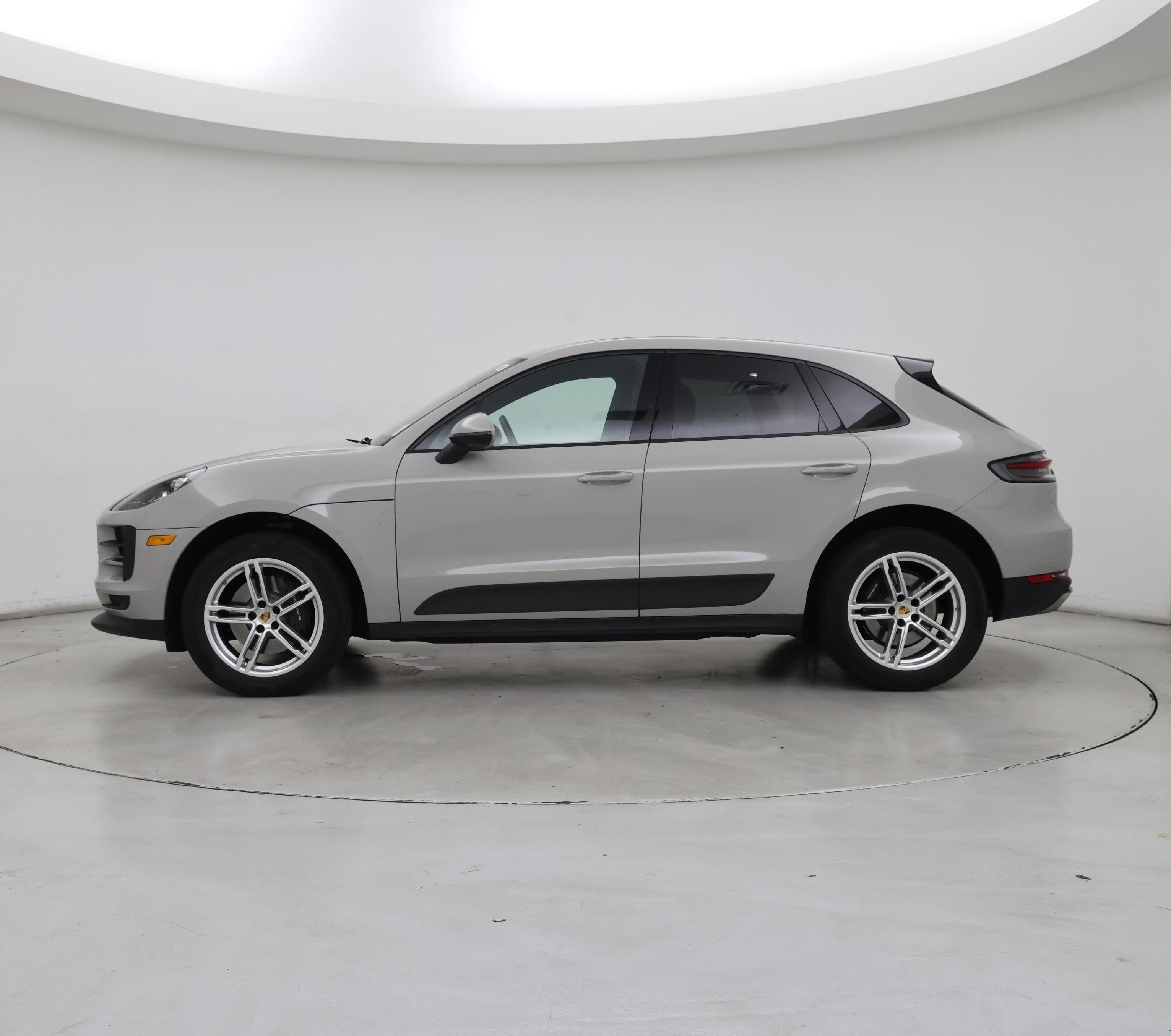 Thumbnail: 2021 Porsche Macan - 3