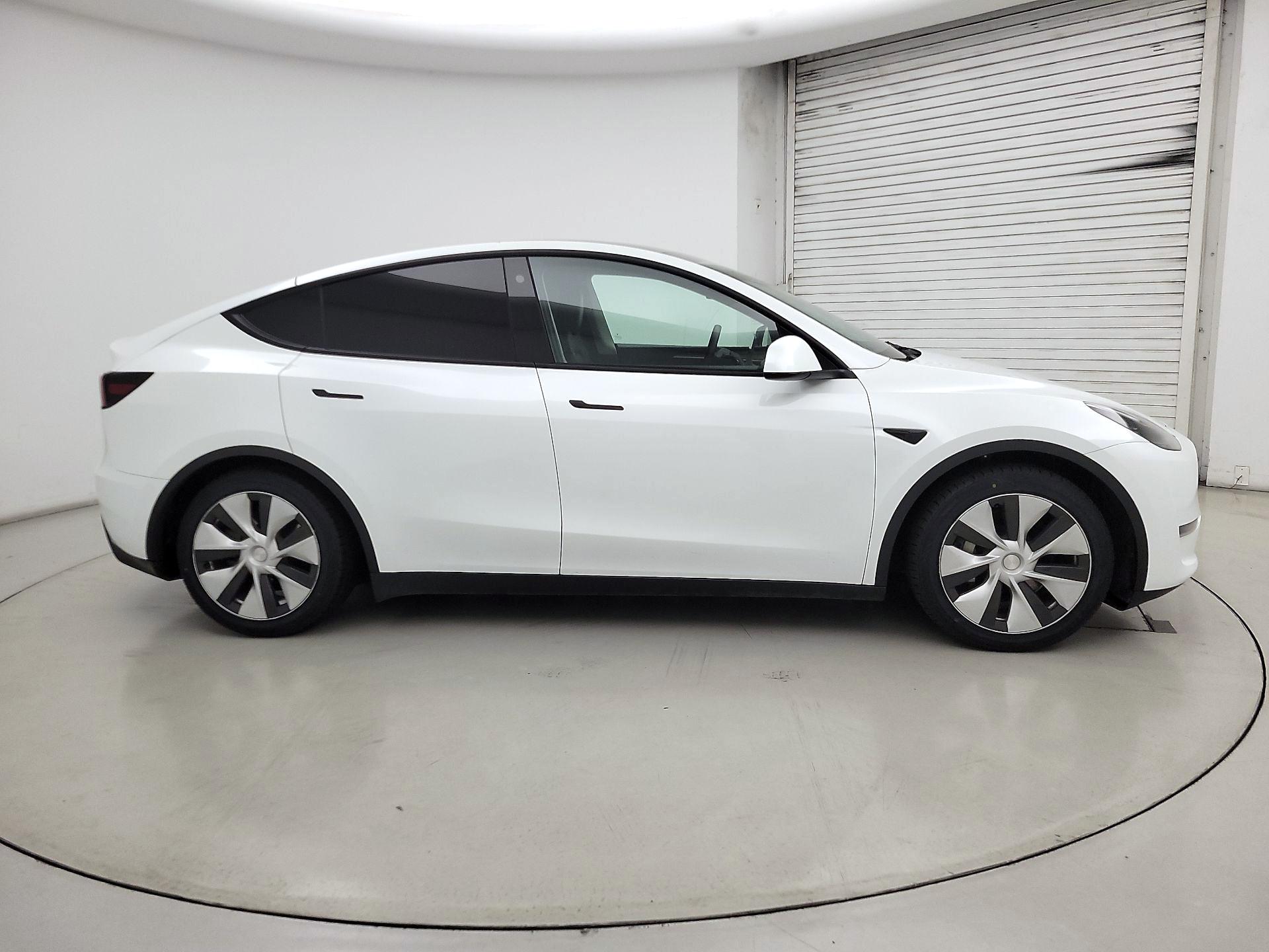 Thumbnail: 2023 Tesla Model Y - 4