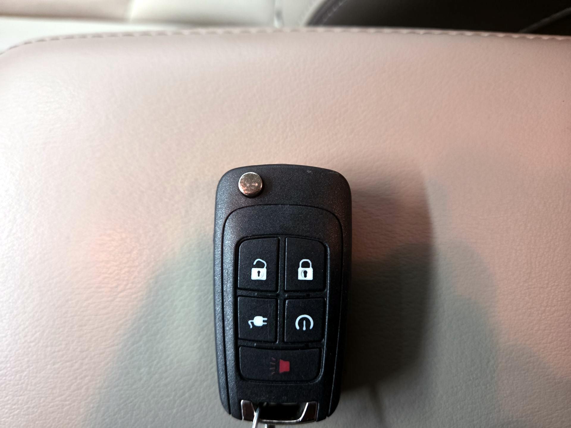 Thumbnail: 2015 Chevrolet Volt - 18