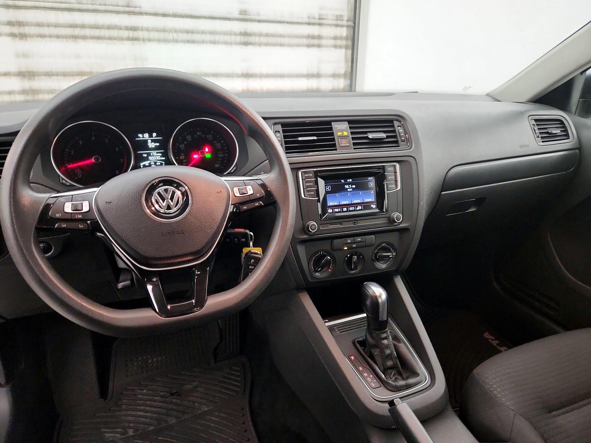 Thumbnail: 2016 Volkswagen Jetta - 9