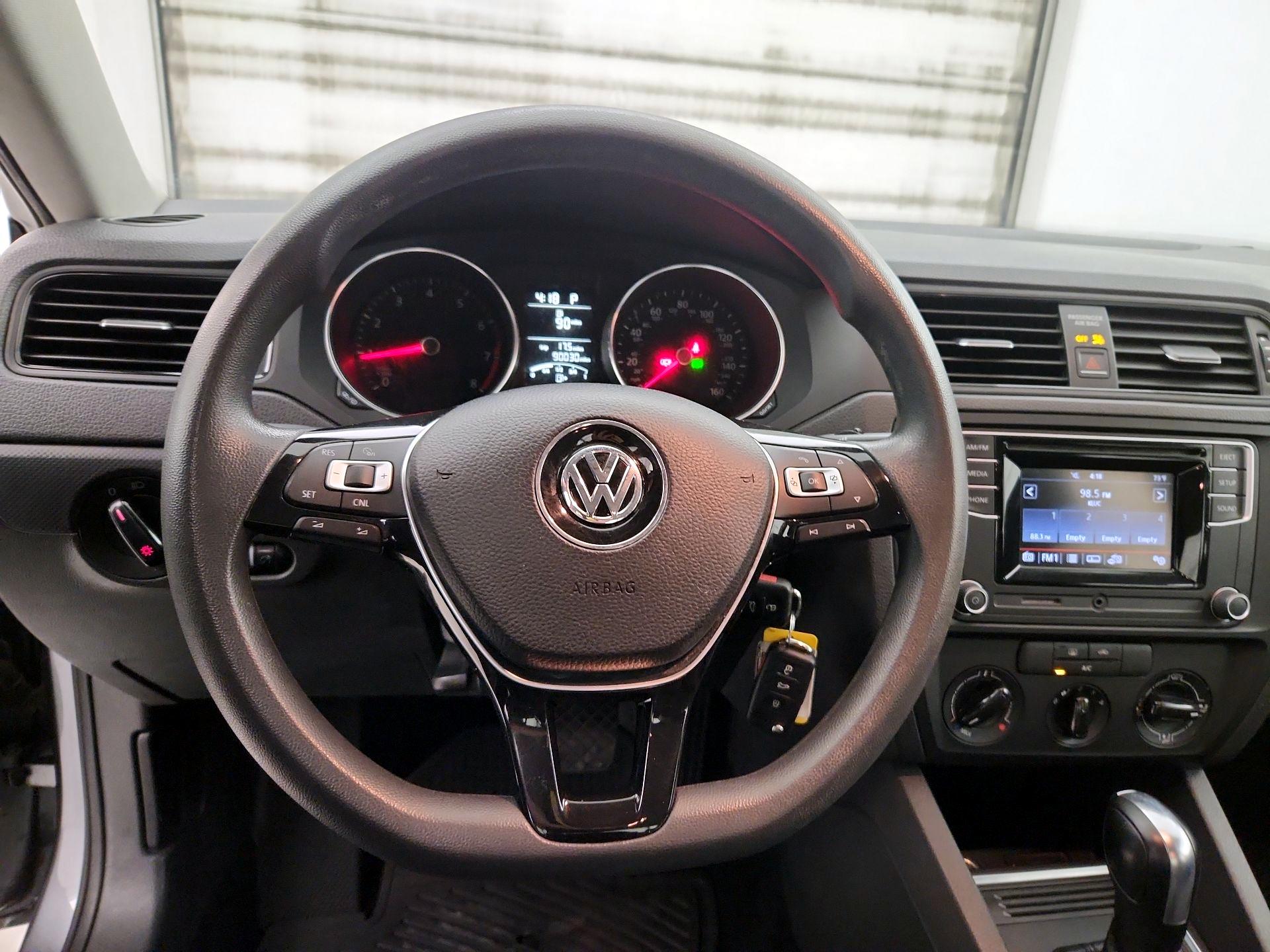 Thumbnail: 2016 Volkswagen Jetta - 10
