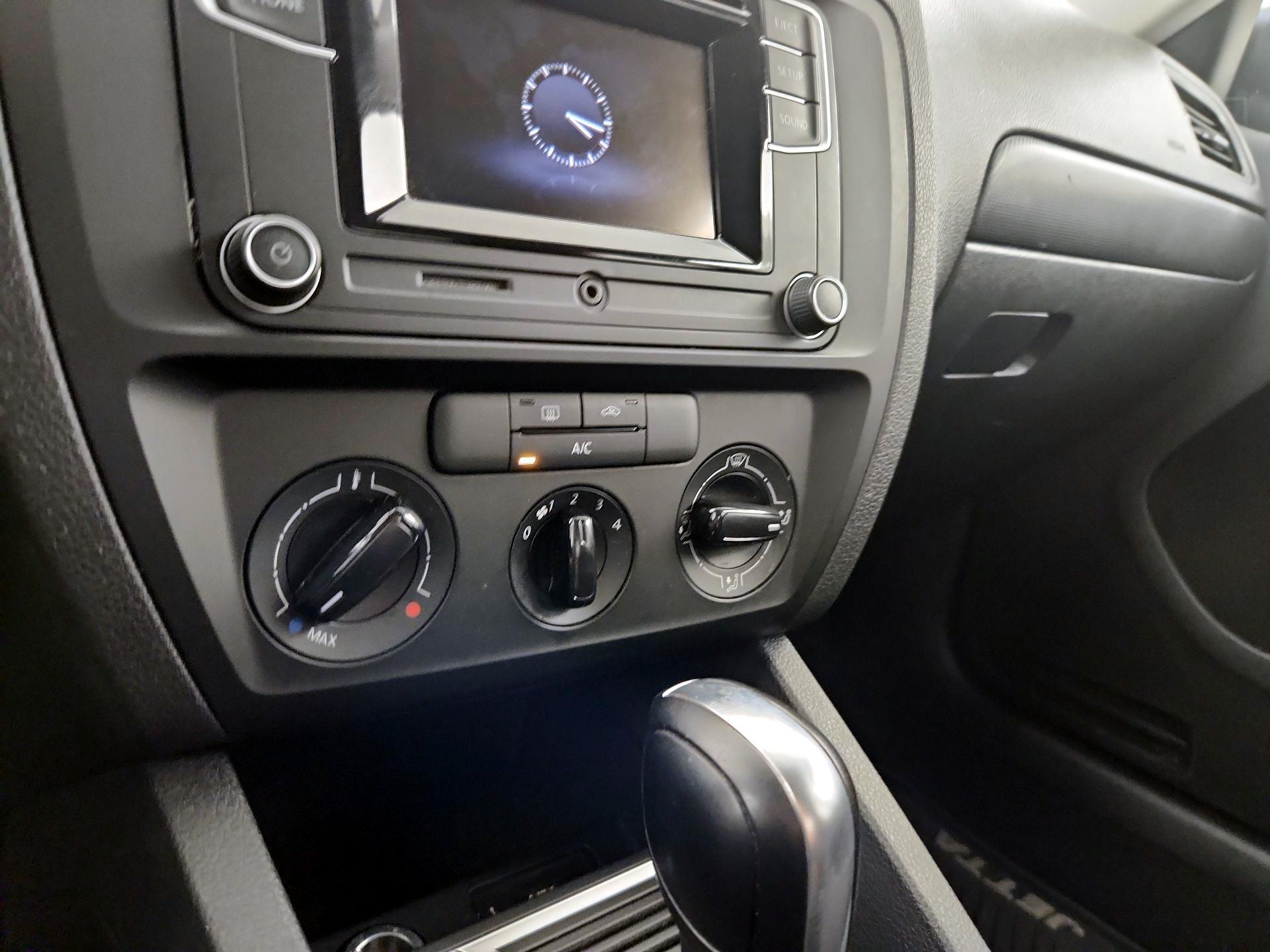 Thumbnail: 2016 Volkswagen Jetta - 15