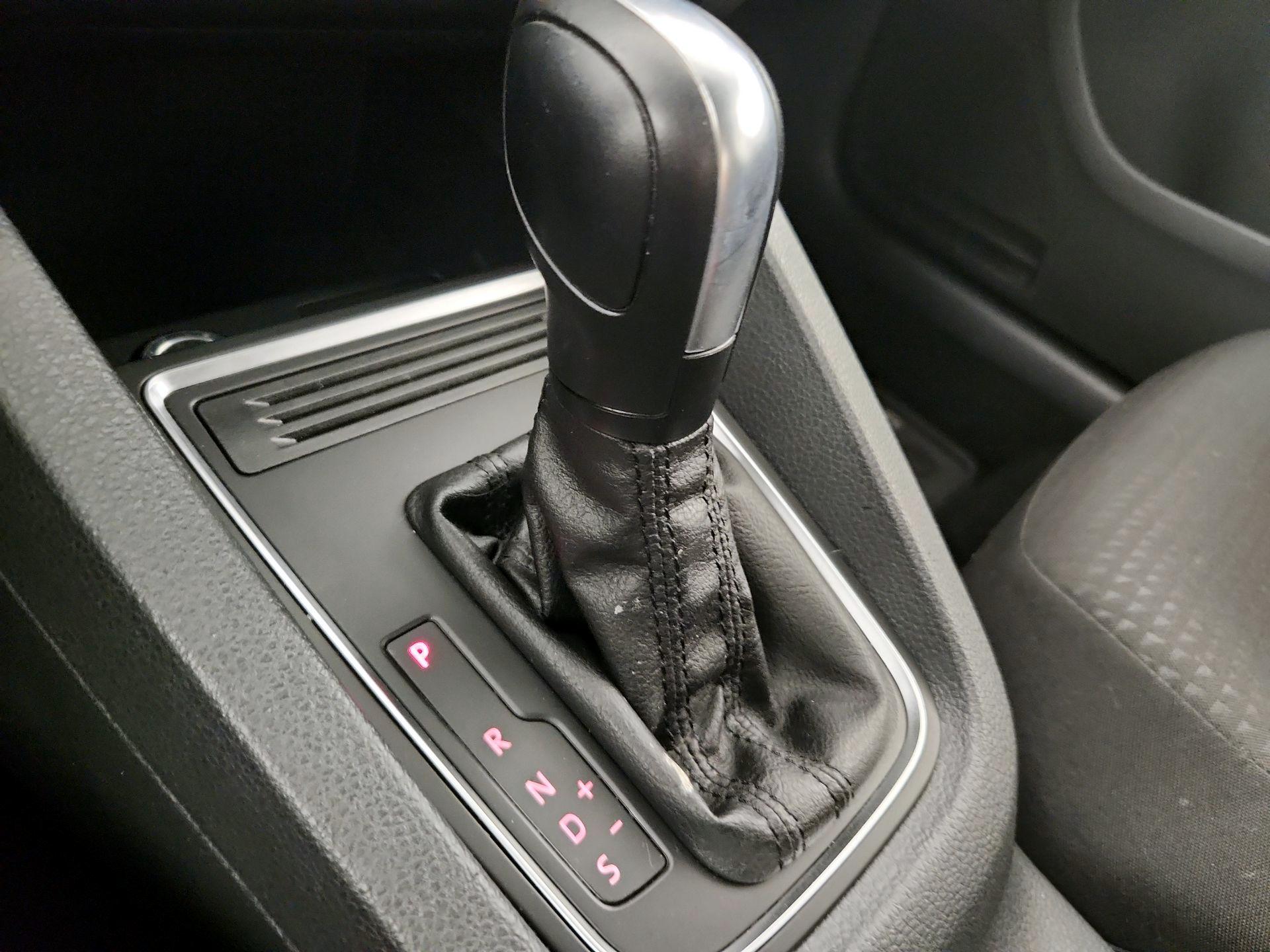 Thumbnail: 2016 Volkswagen Jetta - 16