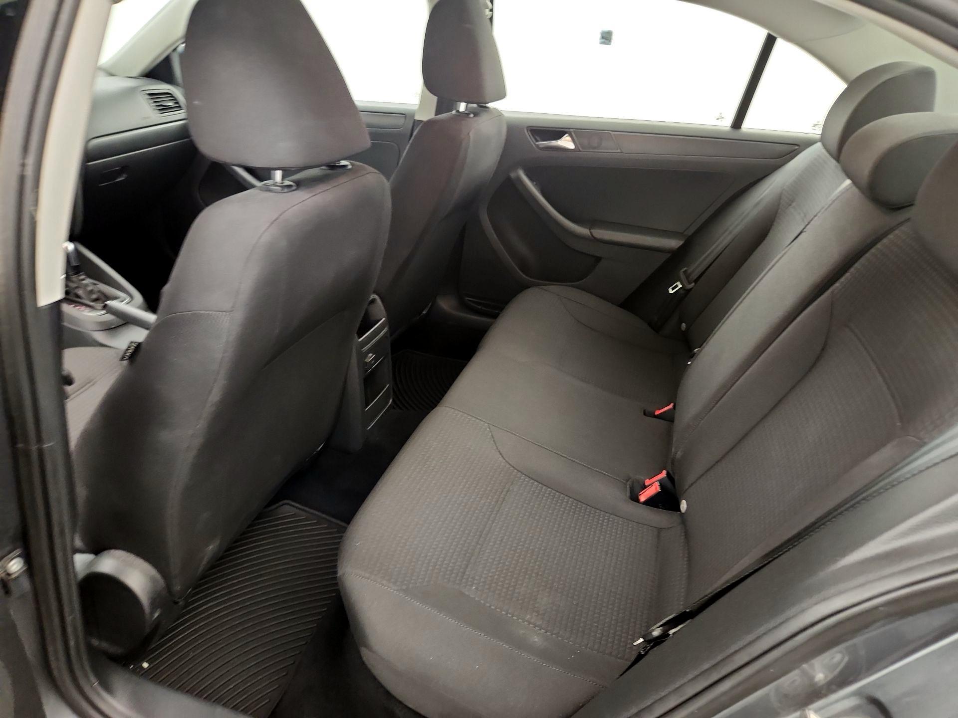 Thumbnail: 2016 Volkswagen Jetta - 17