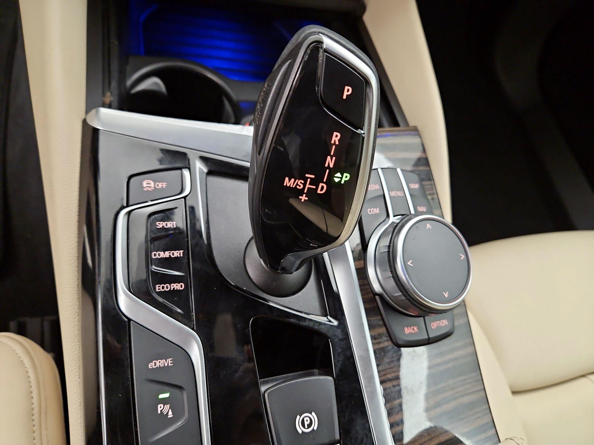 Thumbnail: 2020 BMW 5 Series - 18
